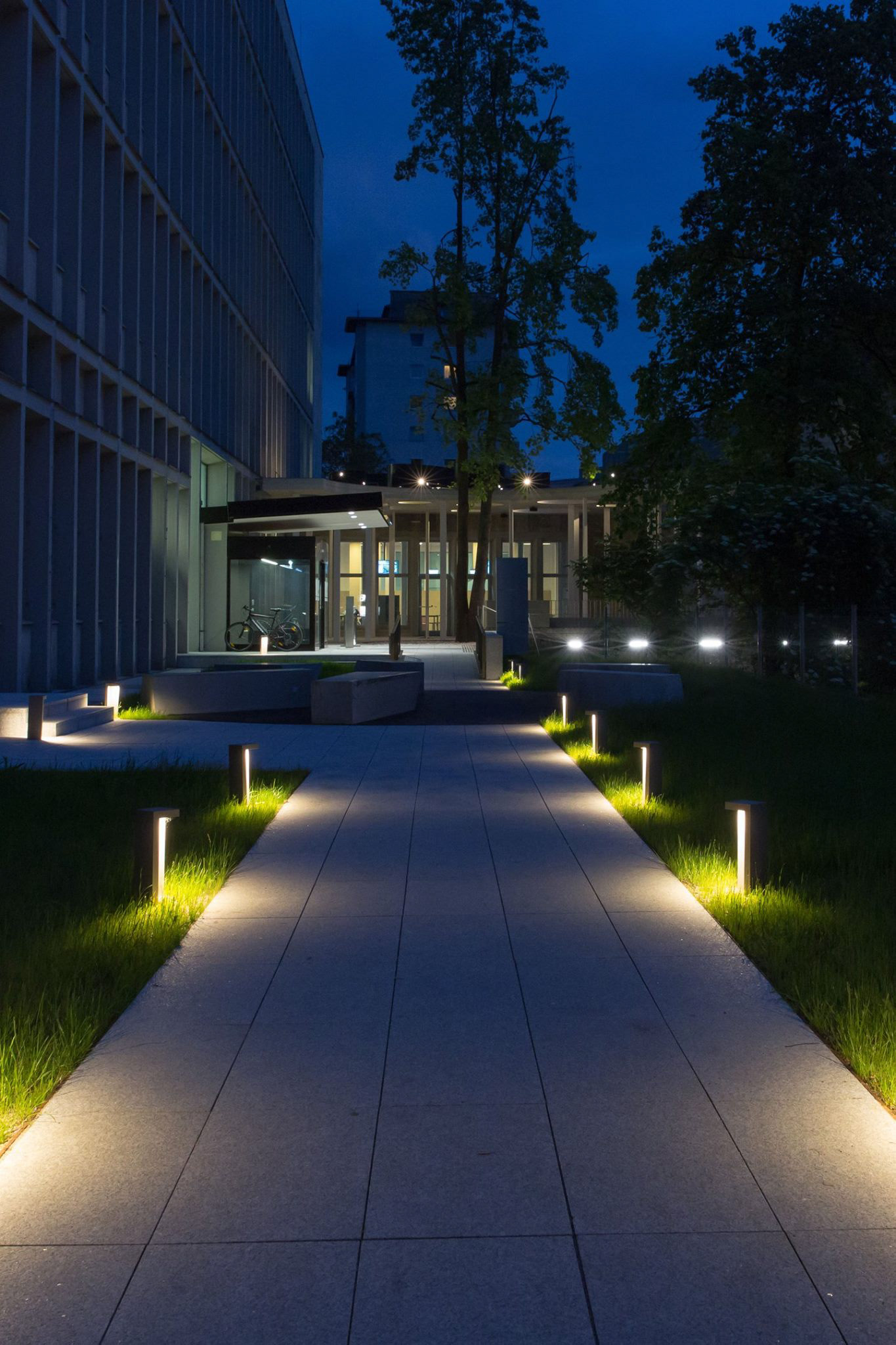 Produktfotografie Design Leuchte outdoor Gehweg TU Graz