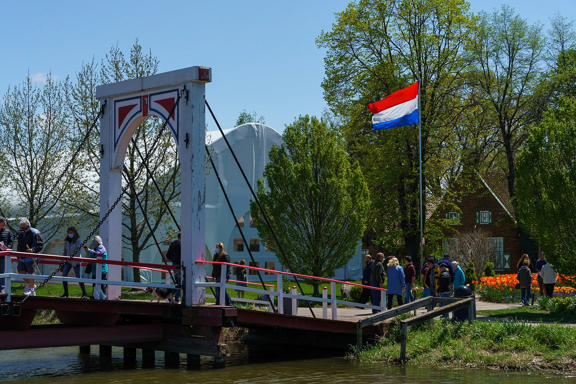 Photo by Jon Roost (www.jonroostphotos.com)