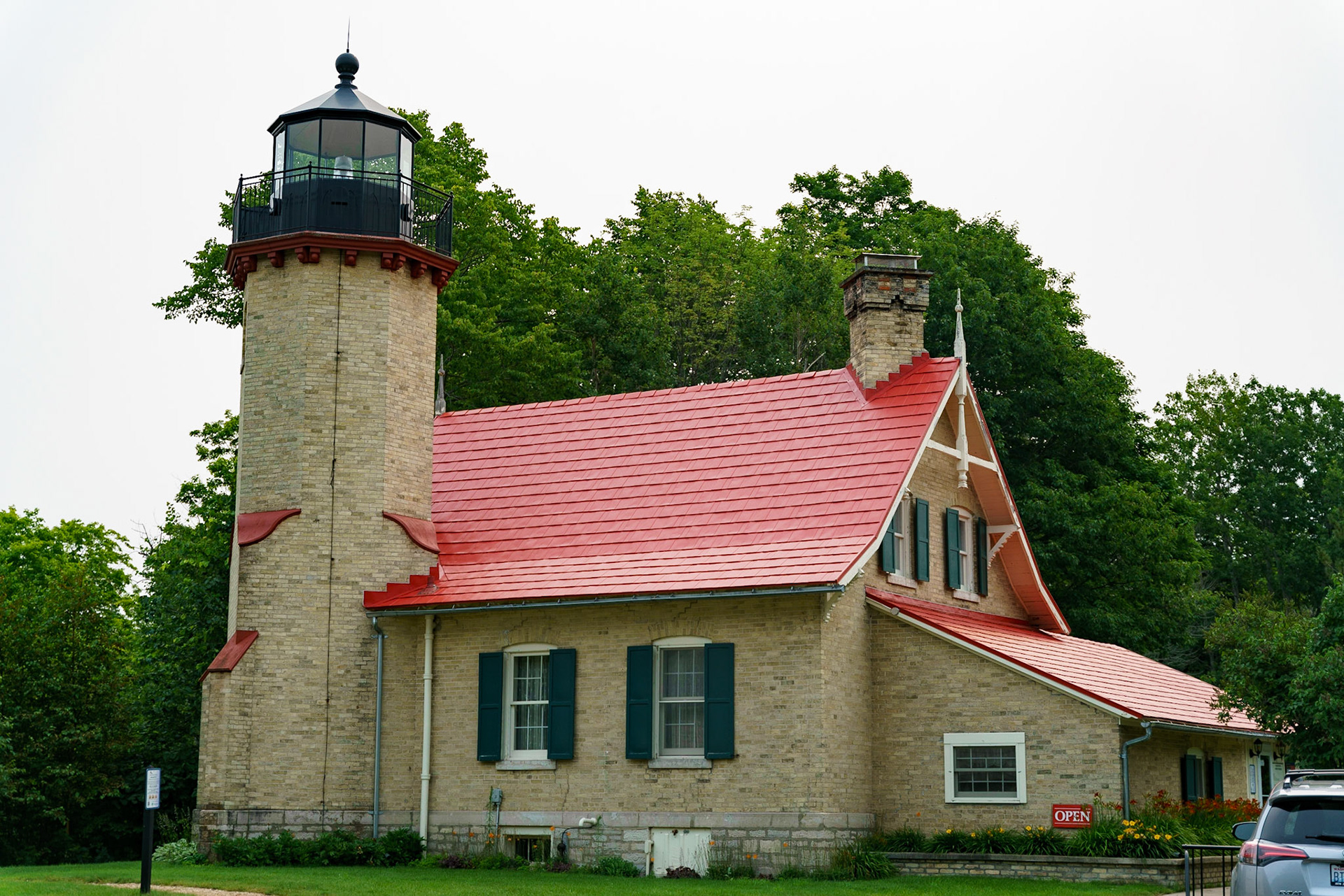 Photo by Jon Roost (www.jonroostphotos.com)