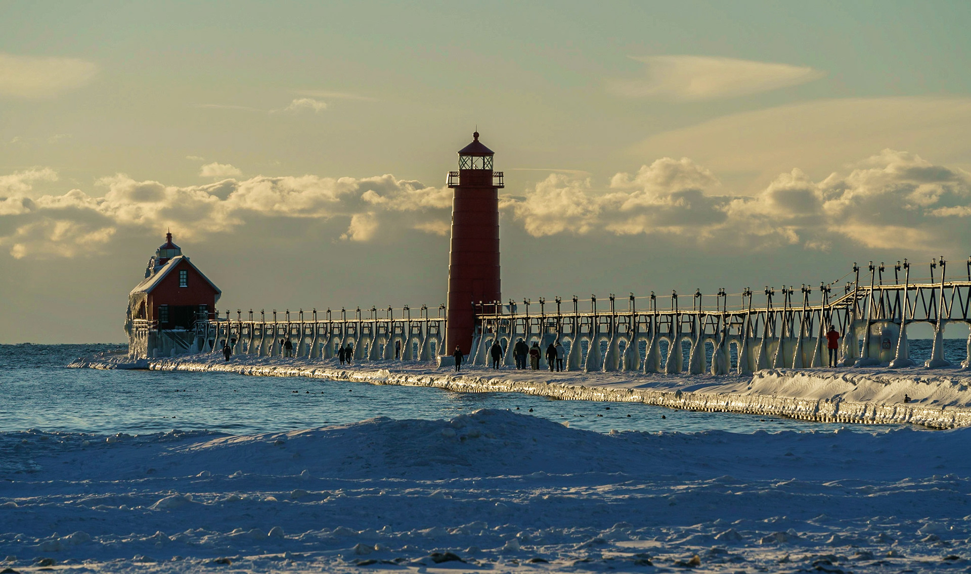Photo by Jon Roost (www.jonroostphotos.com)