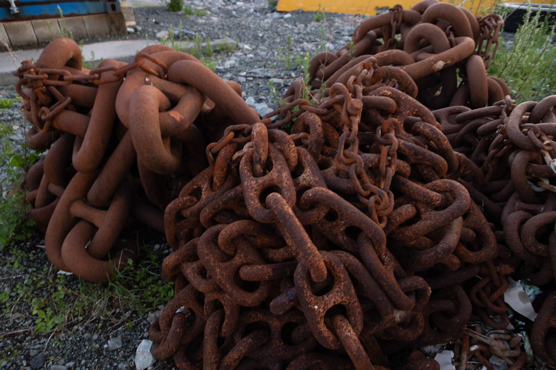 Massive chain to achor the large buoys?