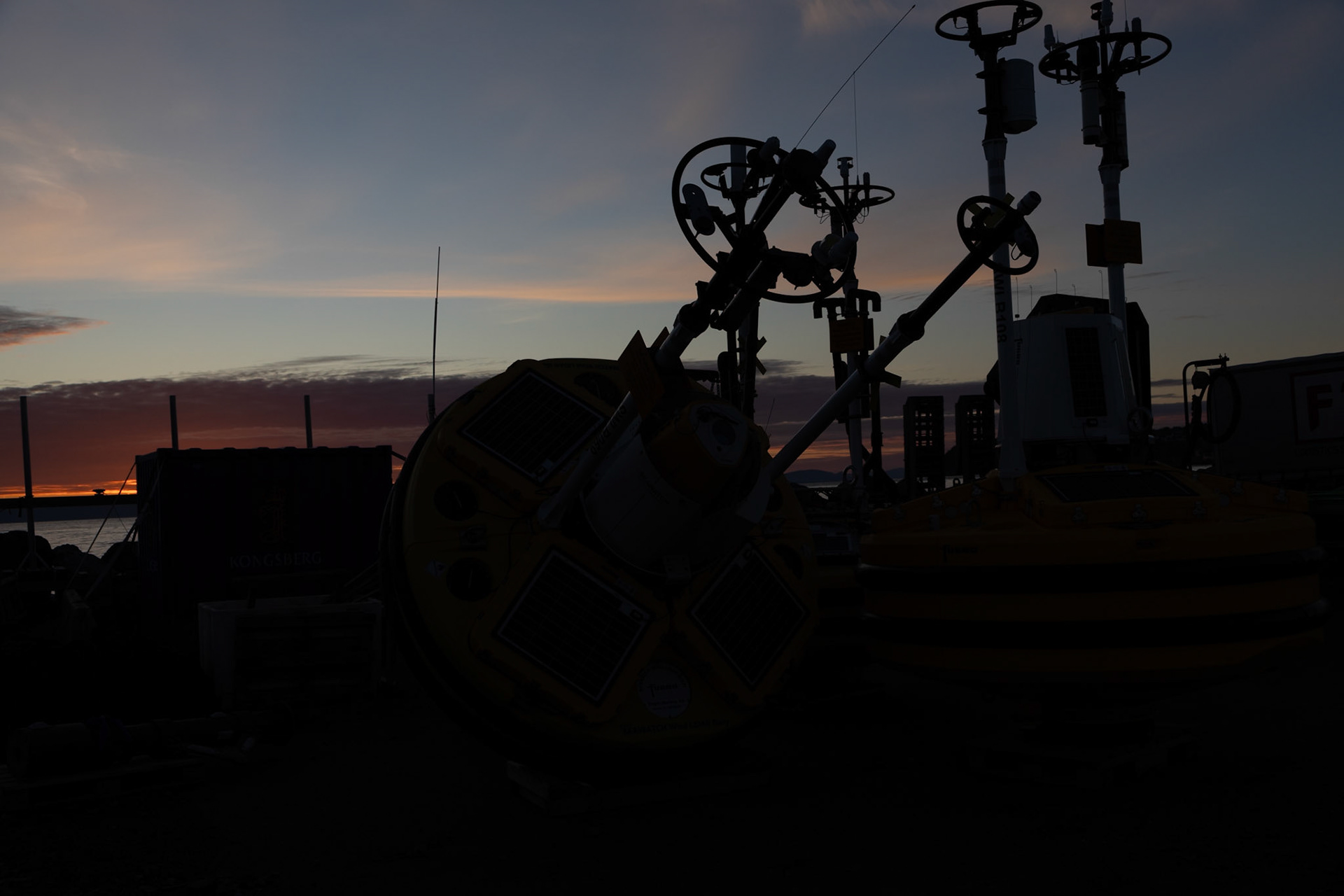 Stranded tech longing for the ocean?