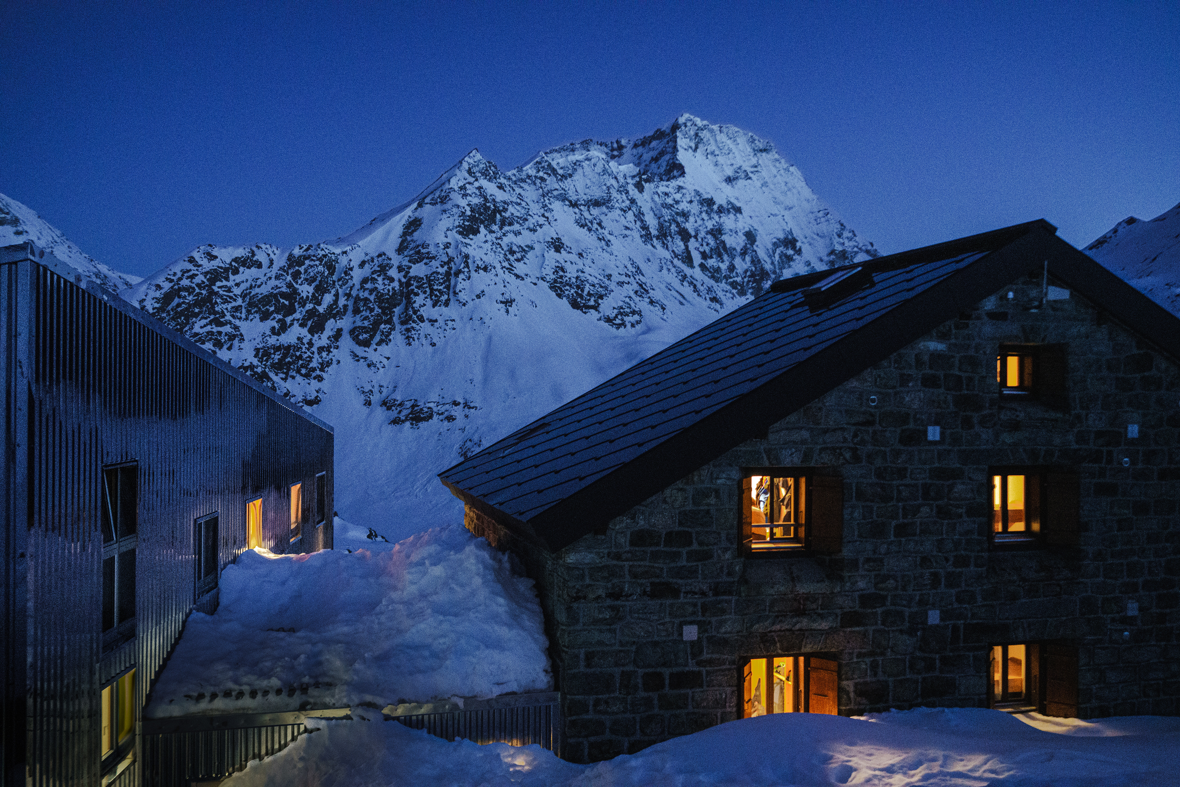 Cabane de Chanrion (2462 m)