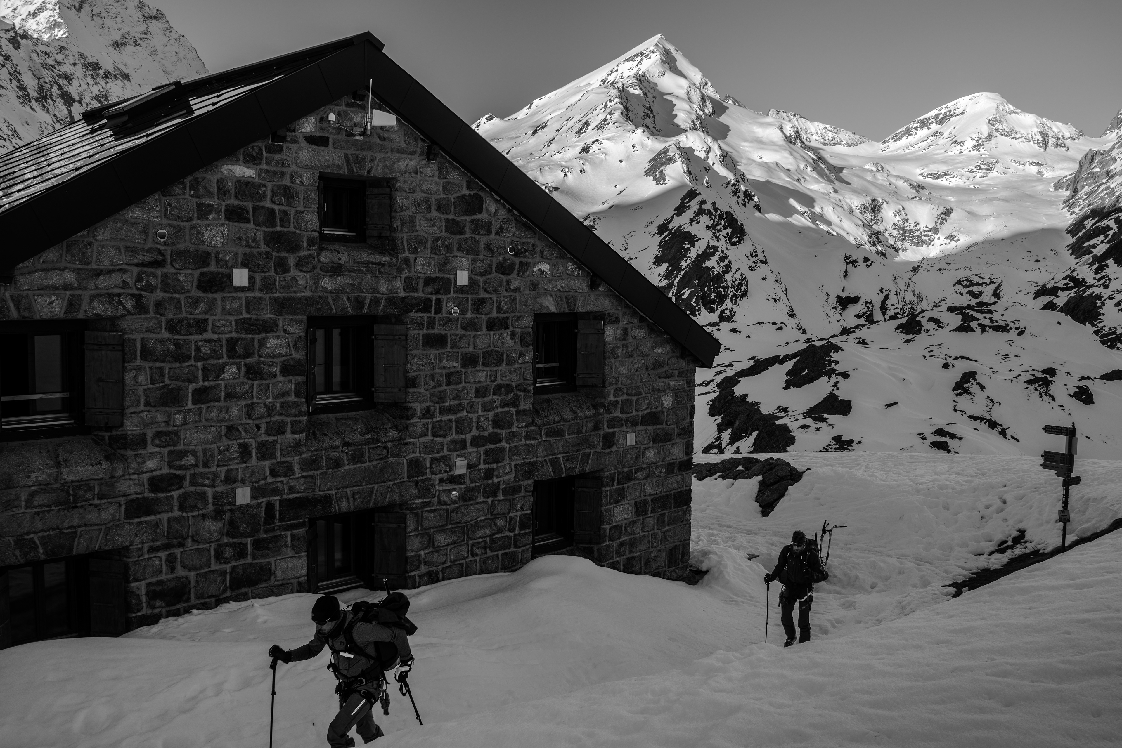 Cabane de Chanrion (2462 m)