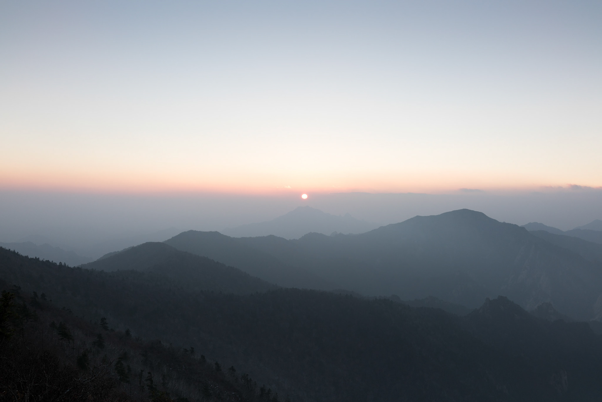 Sunset near Jungcheong mountain hut