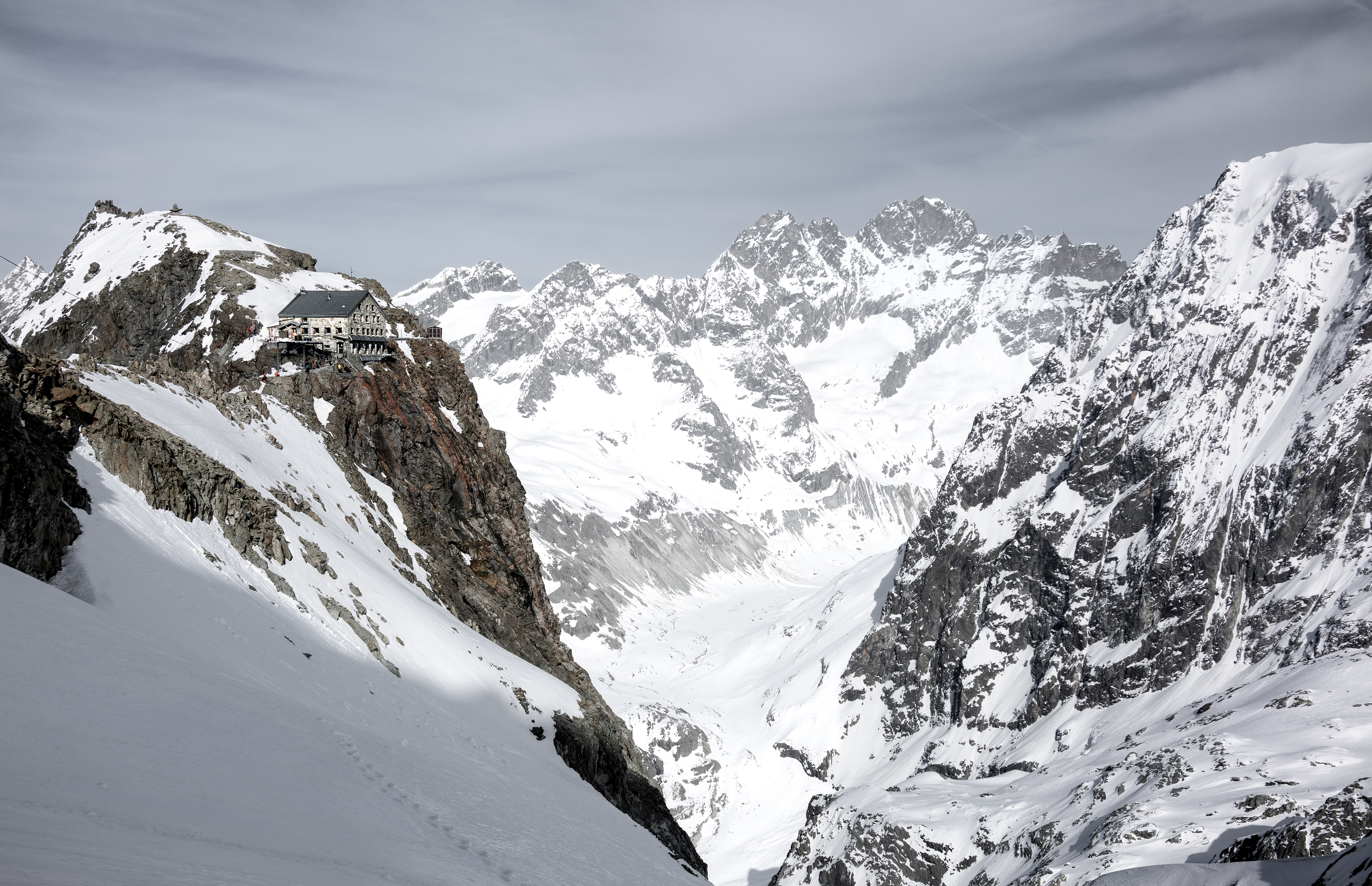 Cabane des Vignettes (3160 m)