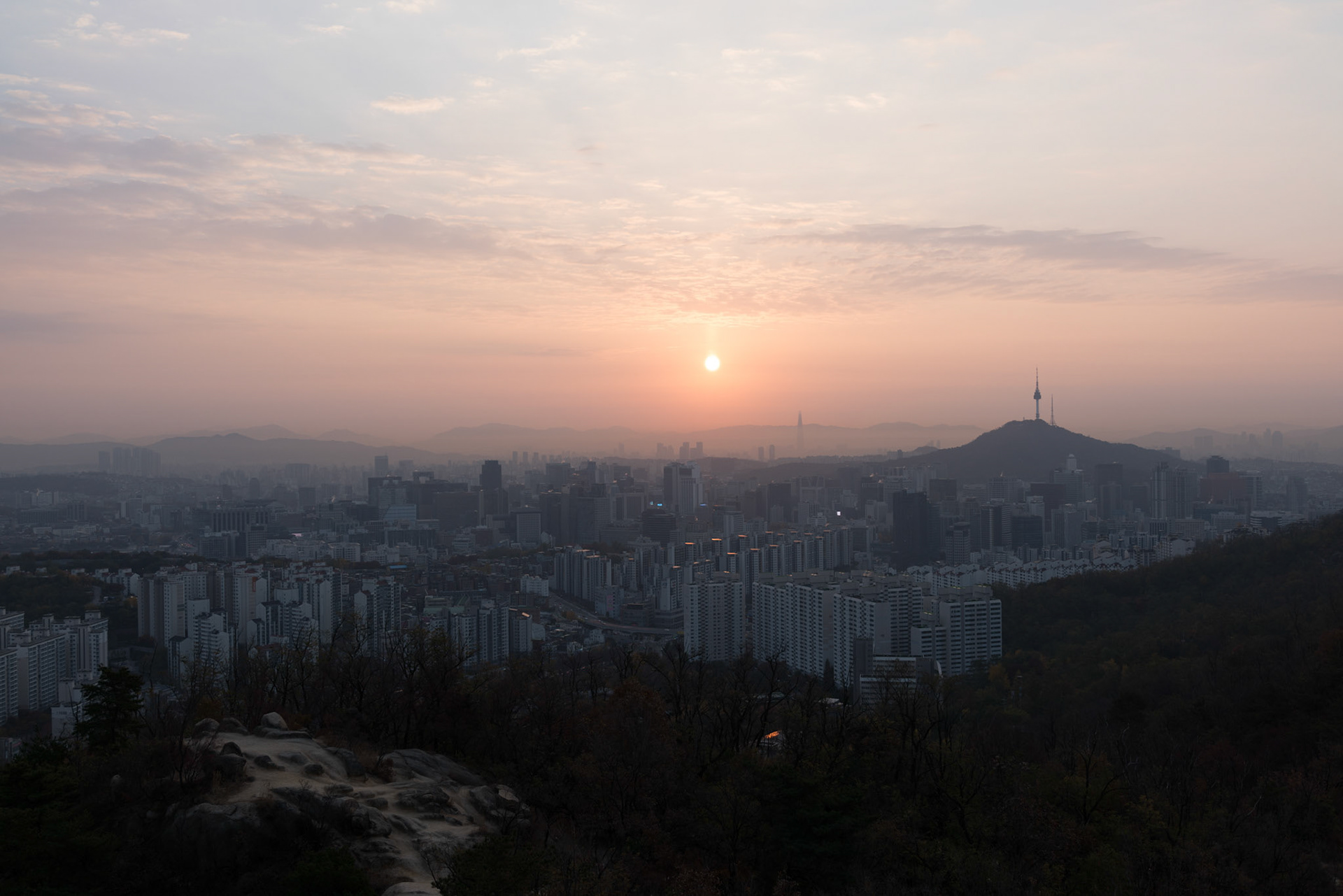 Sunrise Seoul from Ansan Mountain