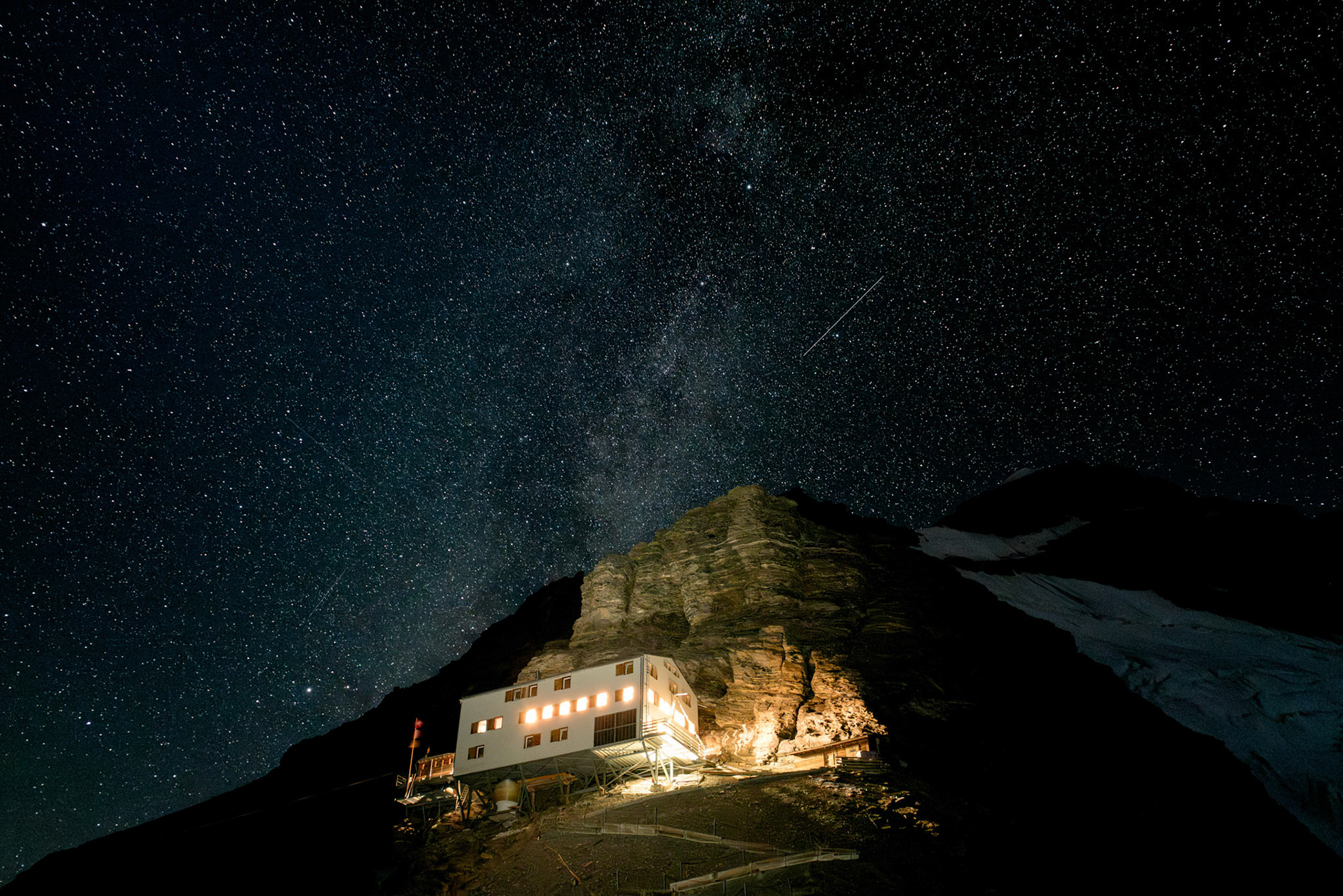 Mönchsjochhütte (3657 m)