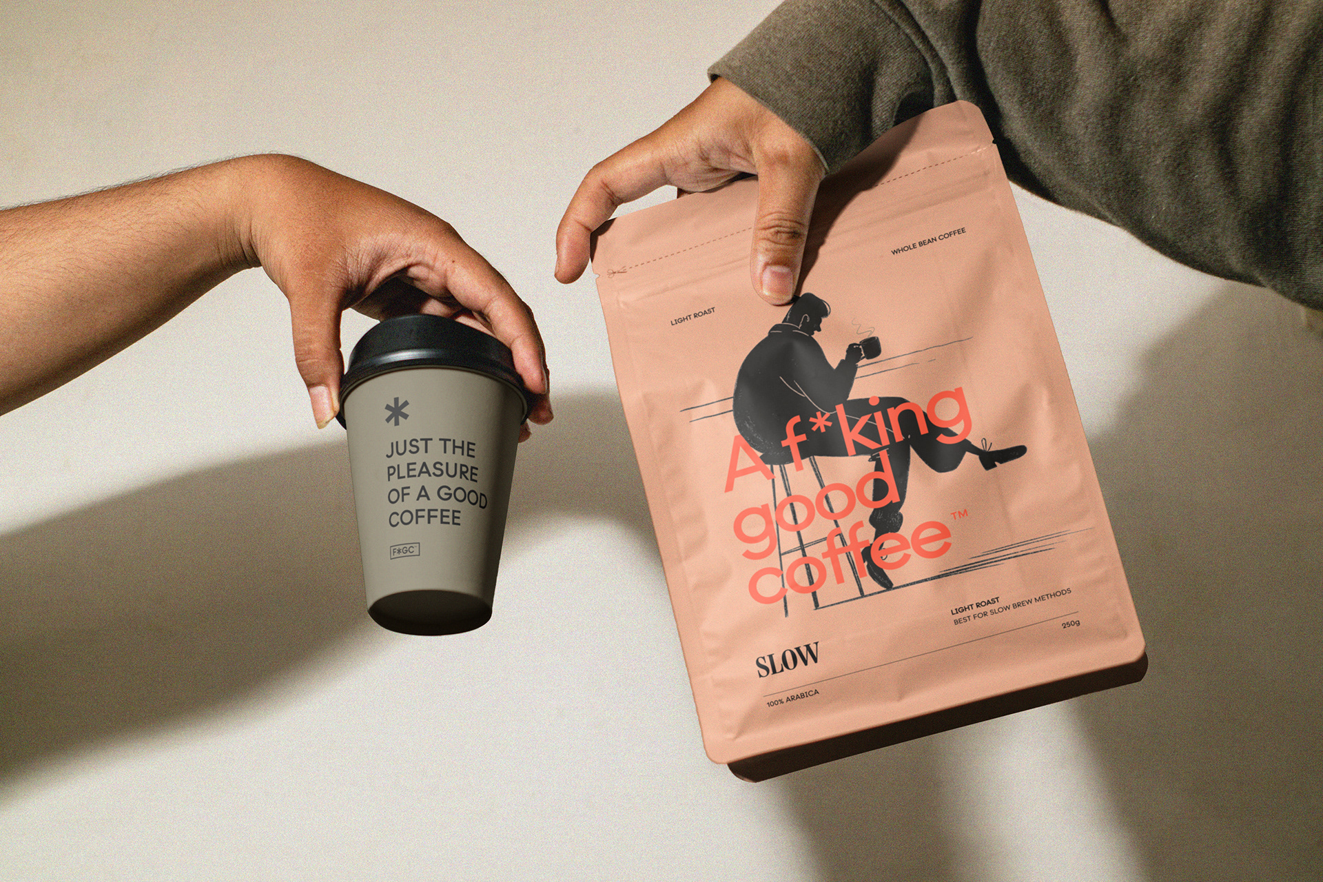 Embalagens de café com ilustração minimalista e copo