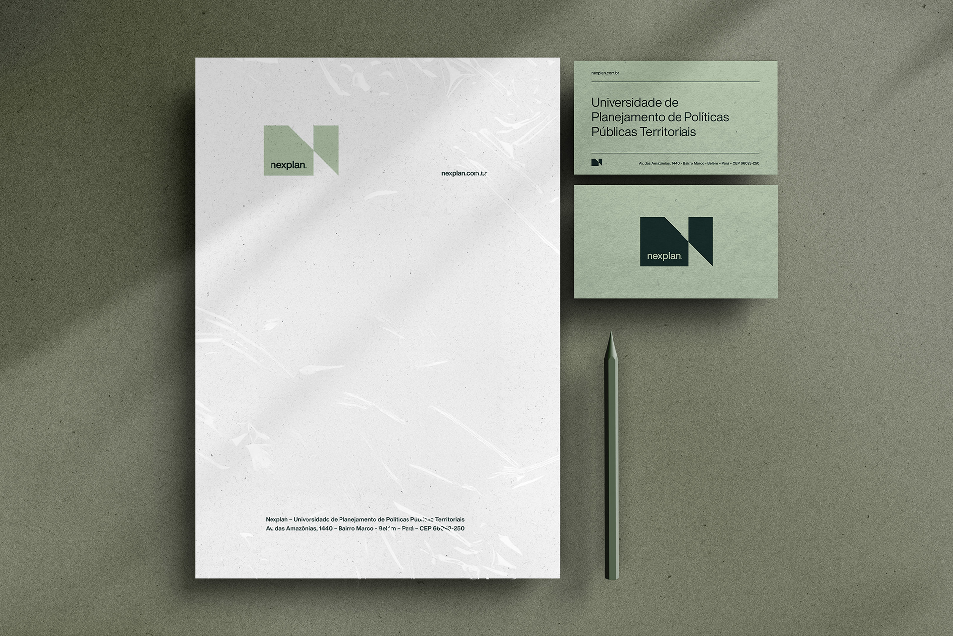 Papelaria personalizada da Nexplan com aplicação do logo e identidade visual corporativa voltada para formação e gestão pública.