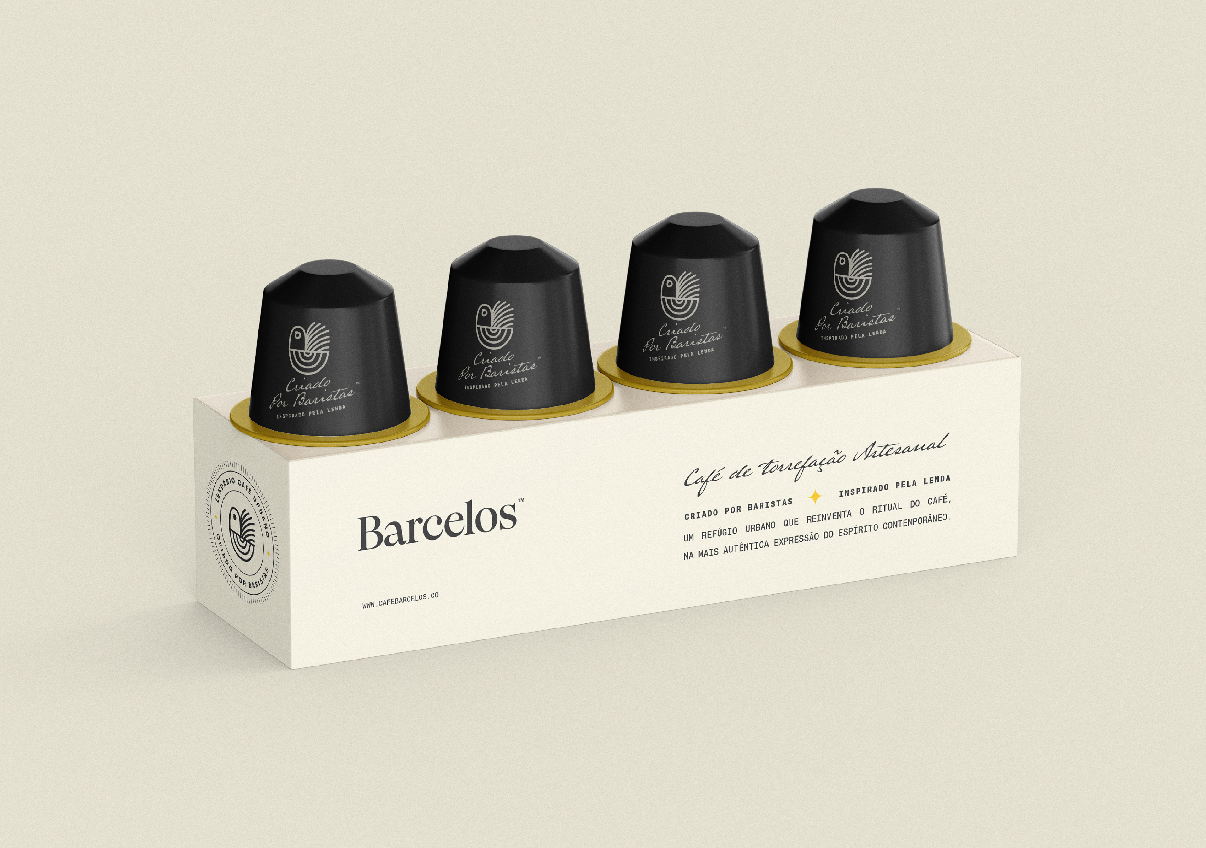 Embalagem de cápsulas de café Barcelos, com design clean e minimalista, valorizando a logo e reforçando o branding premium em produtos de consumo.