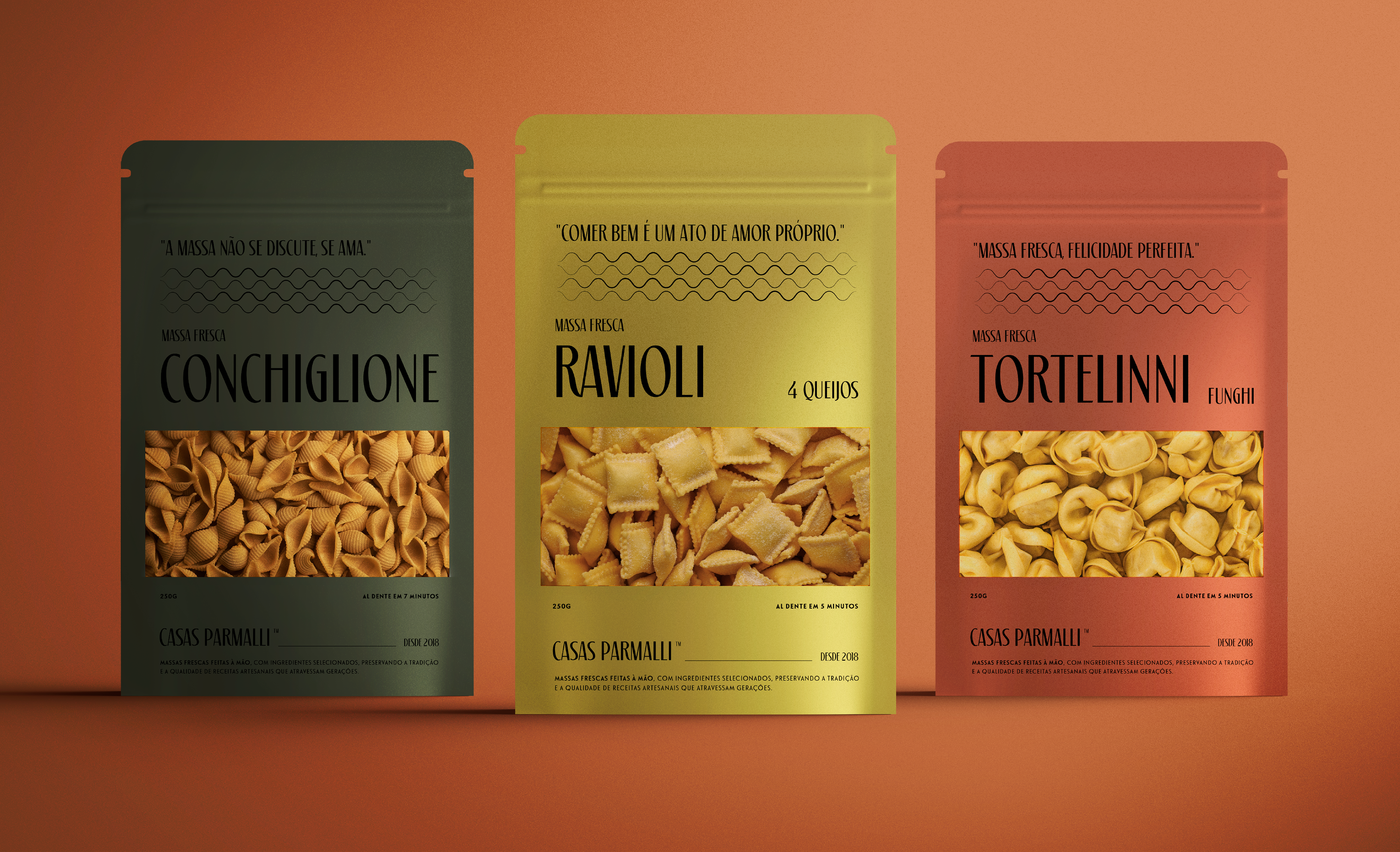 Embalagem de espaguete Casas Parmalli com design de branding moderno e logo estilizado