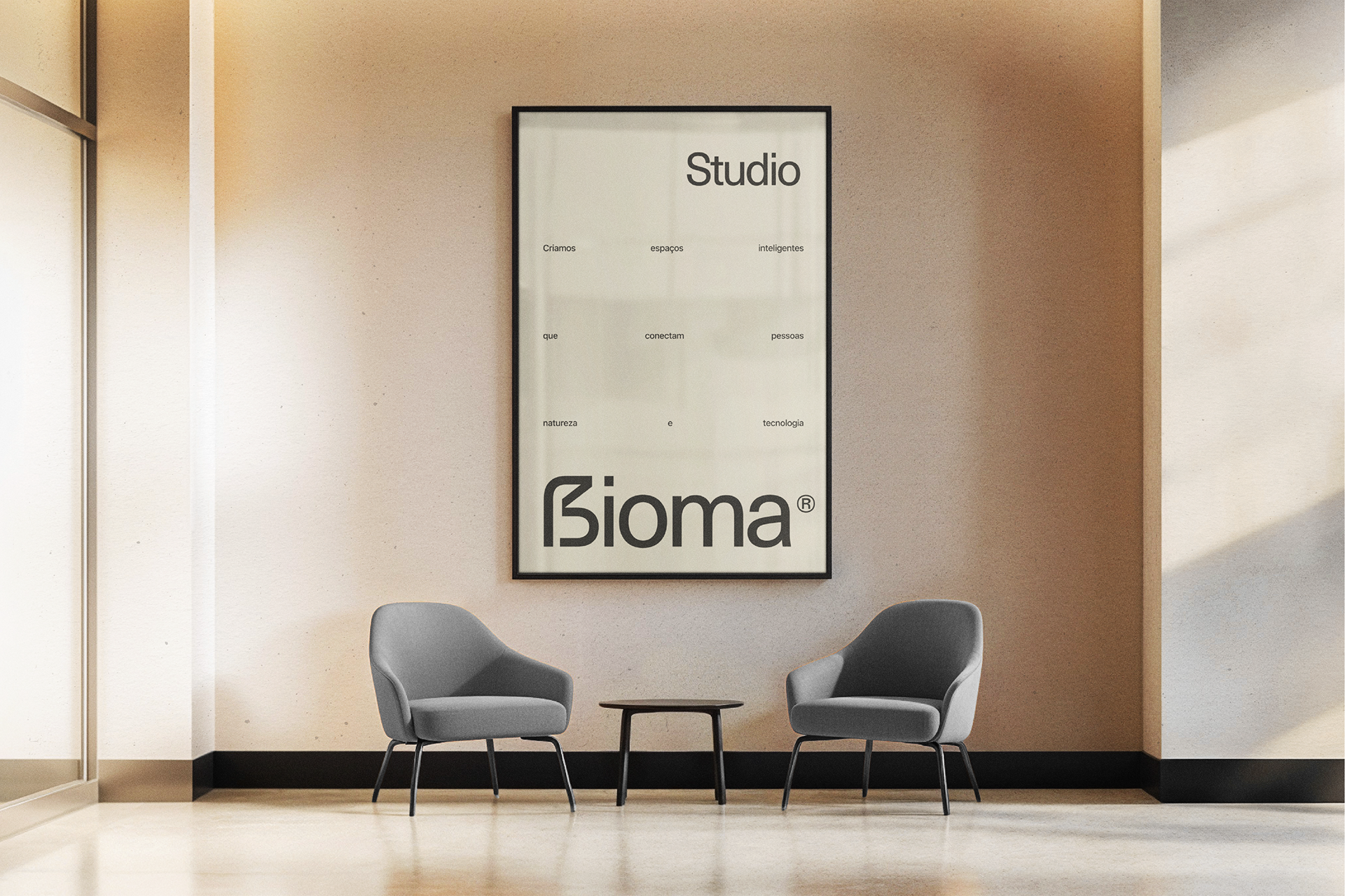 Pôster institucional do Studio Bioma em ambiente interno – manifesto de marca que conecta pessoas, natureza e tecnologia.
