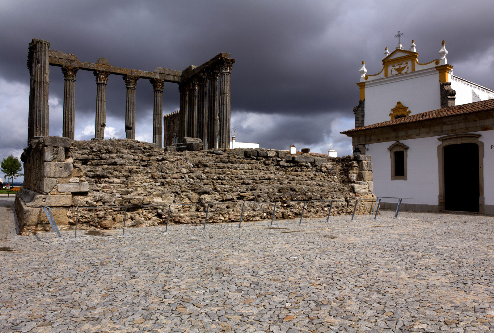 Temple de Diana, Evora