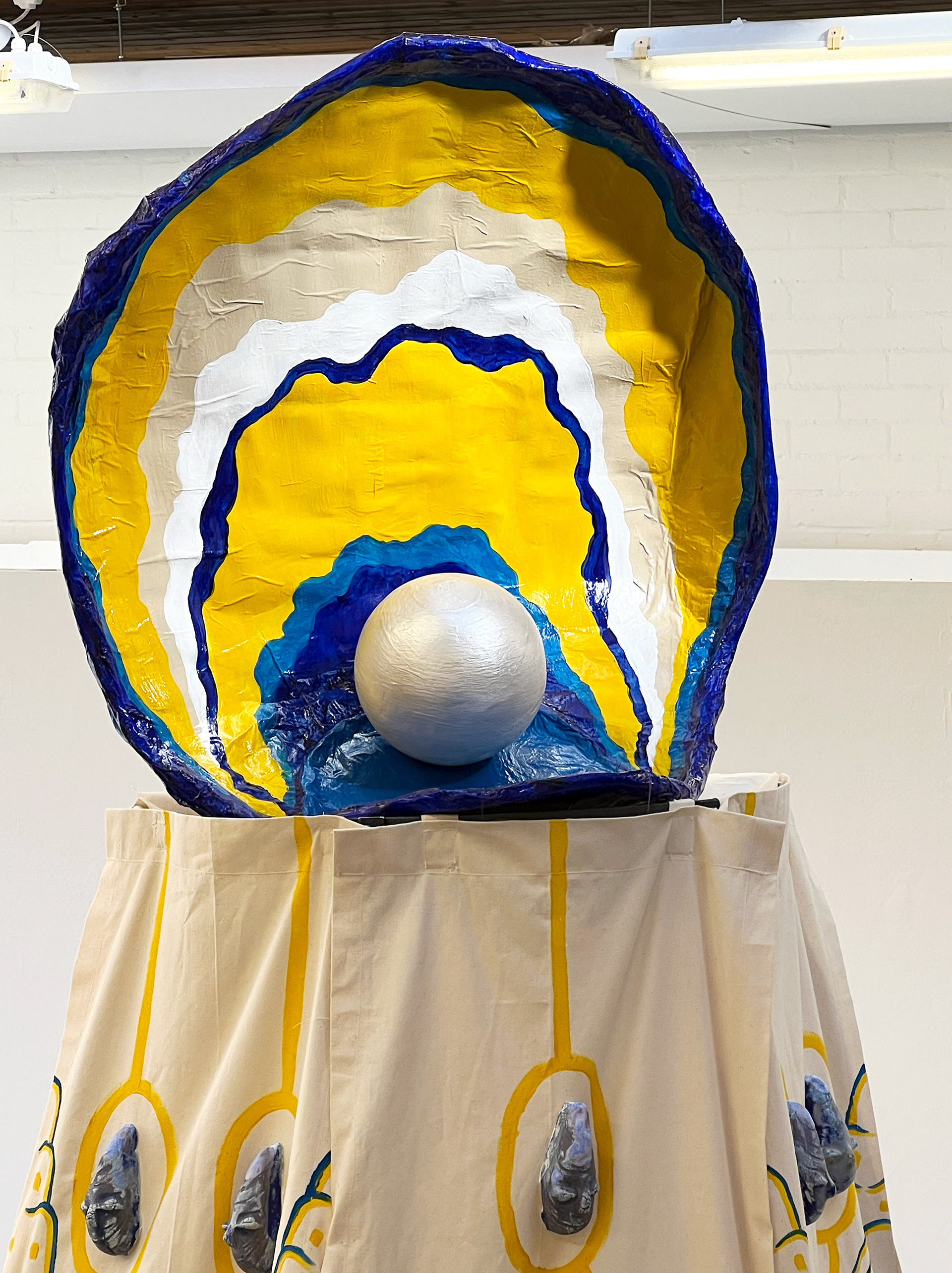 Avatar of the Beachcomber (Details), UCA Farnham (Steel, calico, aluminium mesh, modelling wire, papier-mâché, ceramics, polystyrene ball, acrylic paint) 160 x 160 x 280cm (approx.) (2025)