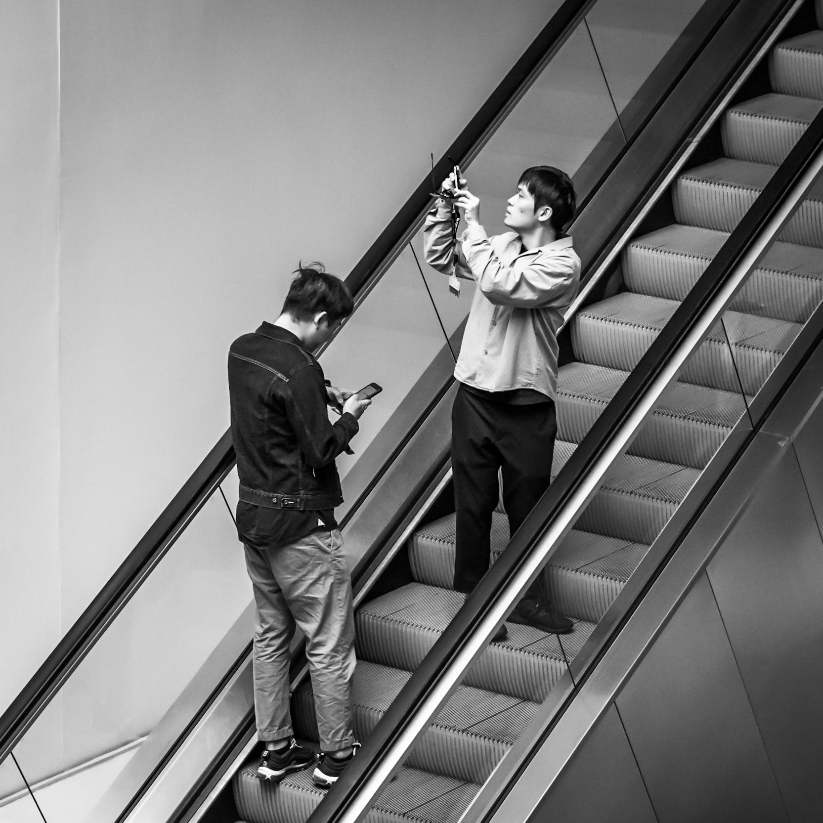 Put the damn phones away!