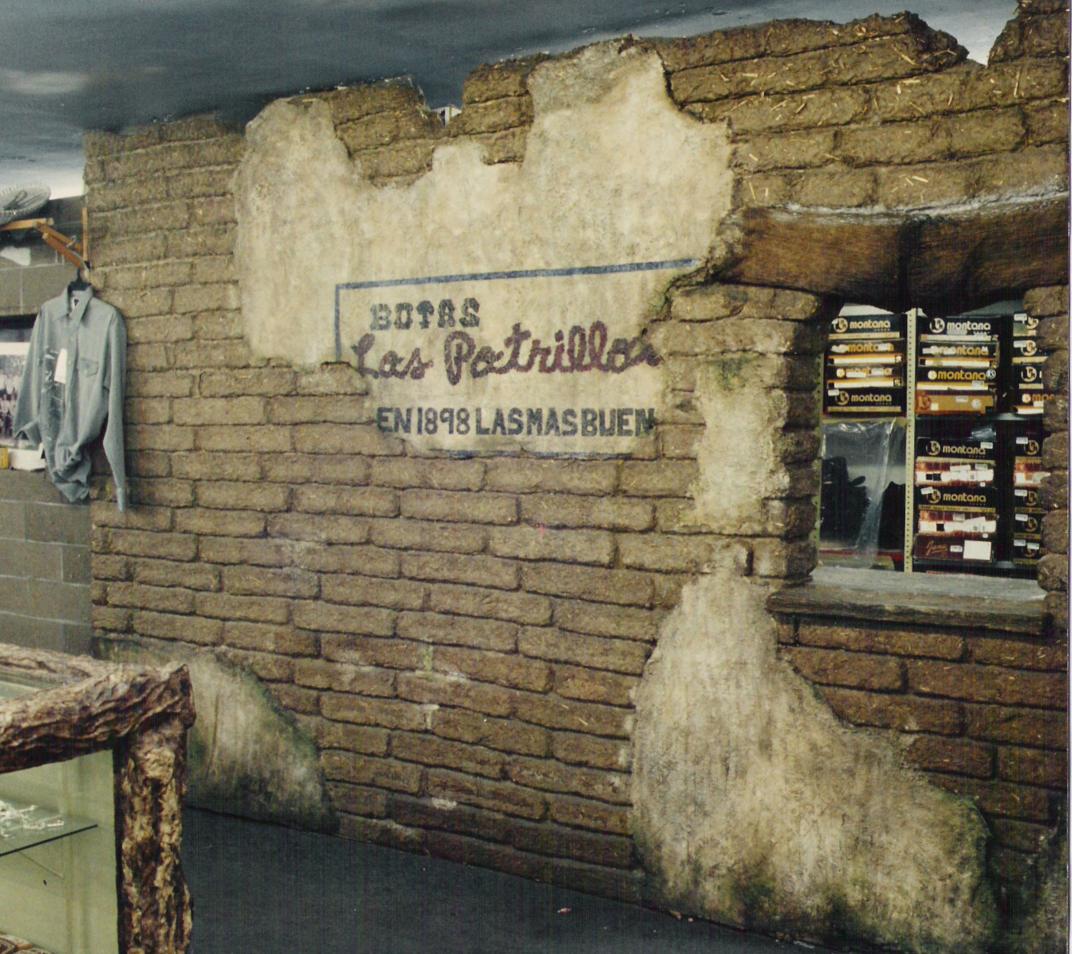 My first handmade store decoration at 22 years old. Boot store design and production of all retail areas.