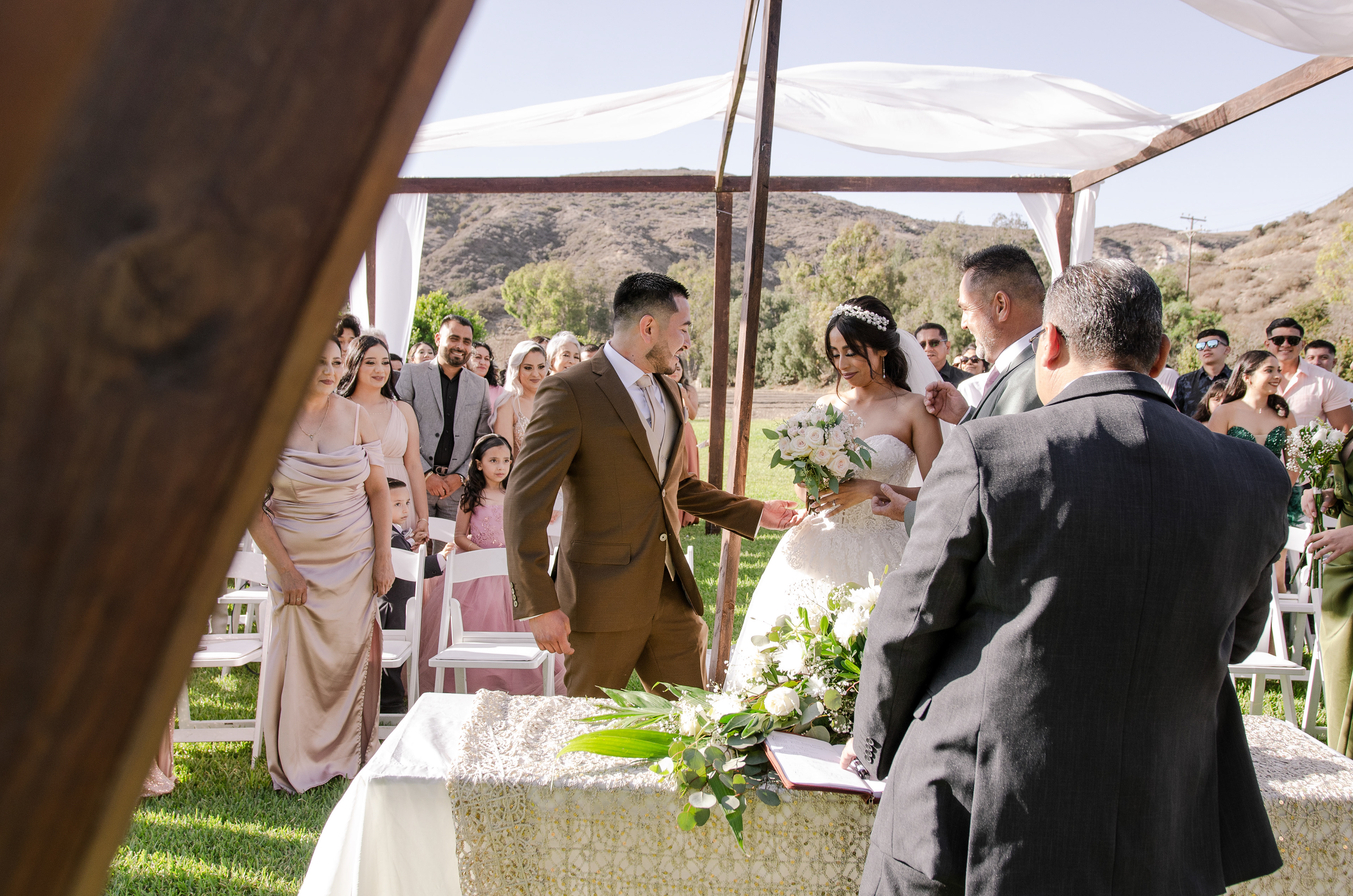entrega de la novia al novio por papá 