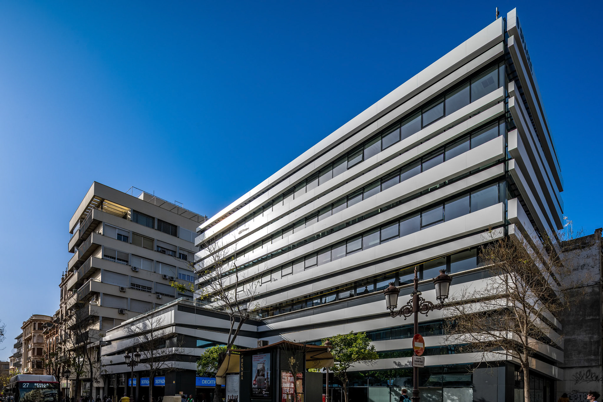 A stunning view of Edificio Villasís, a rationalist-style building in Sevilla's urban setting, capturing the essence of modern architecture.