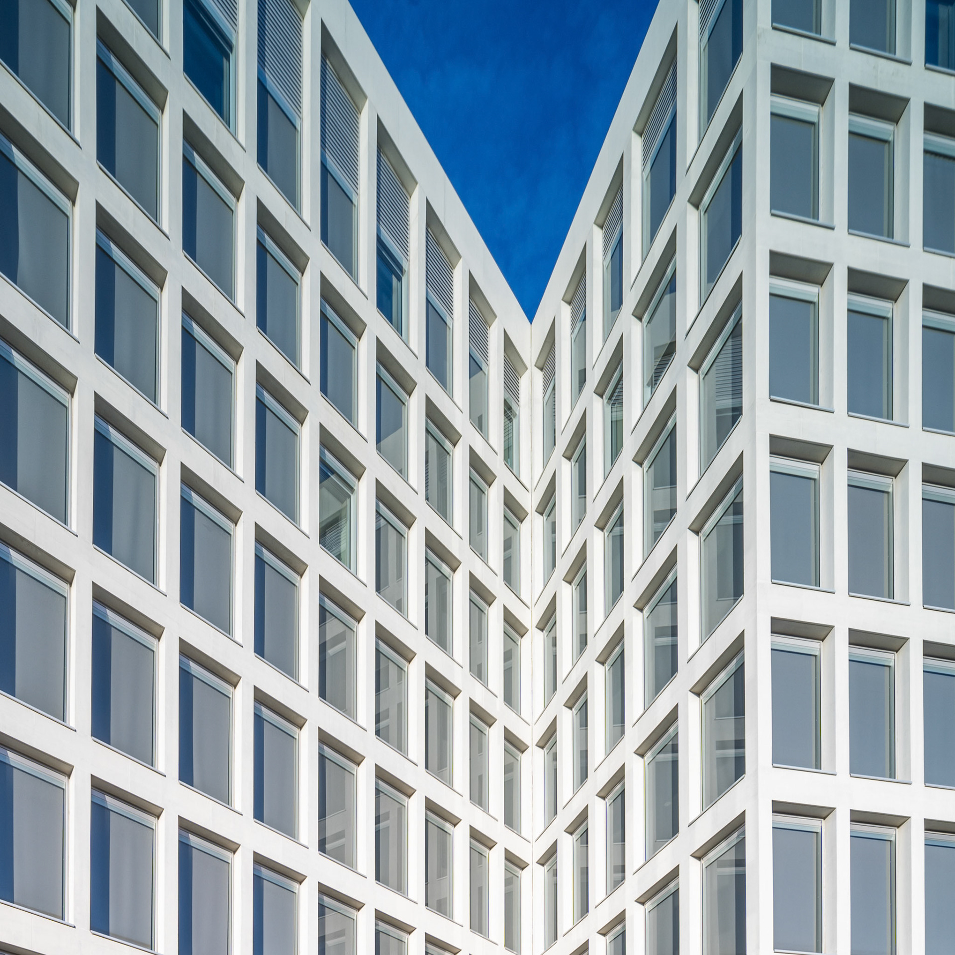 Picasso Building, by Cruz y Ortiz architects, Seville, Spain