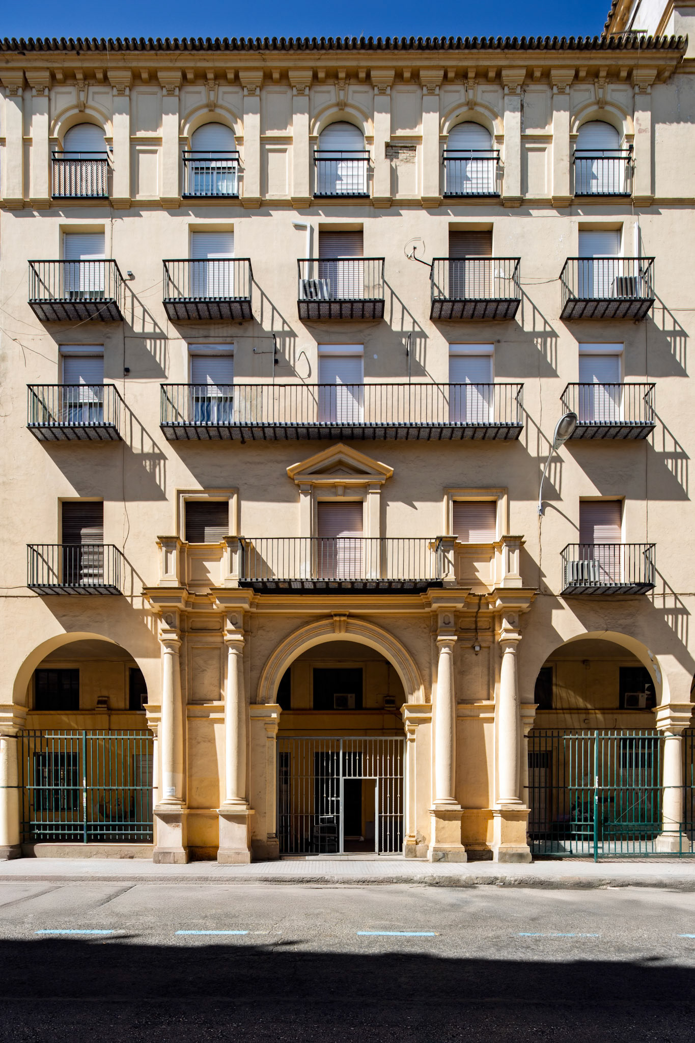 El Mercado del Arenal showcases classic Andalusian architecture in Seville, highlighting intricate balconies and historical details.