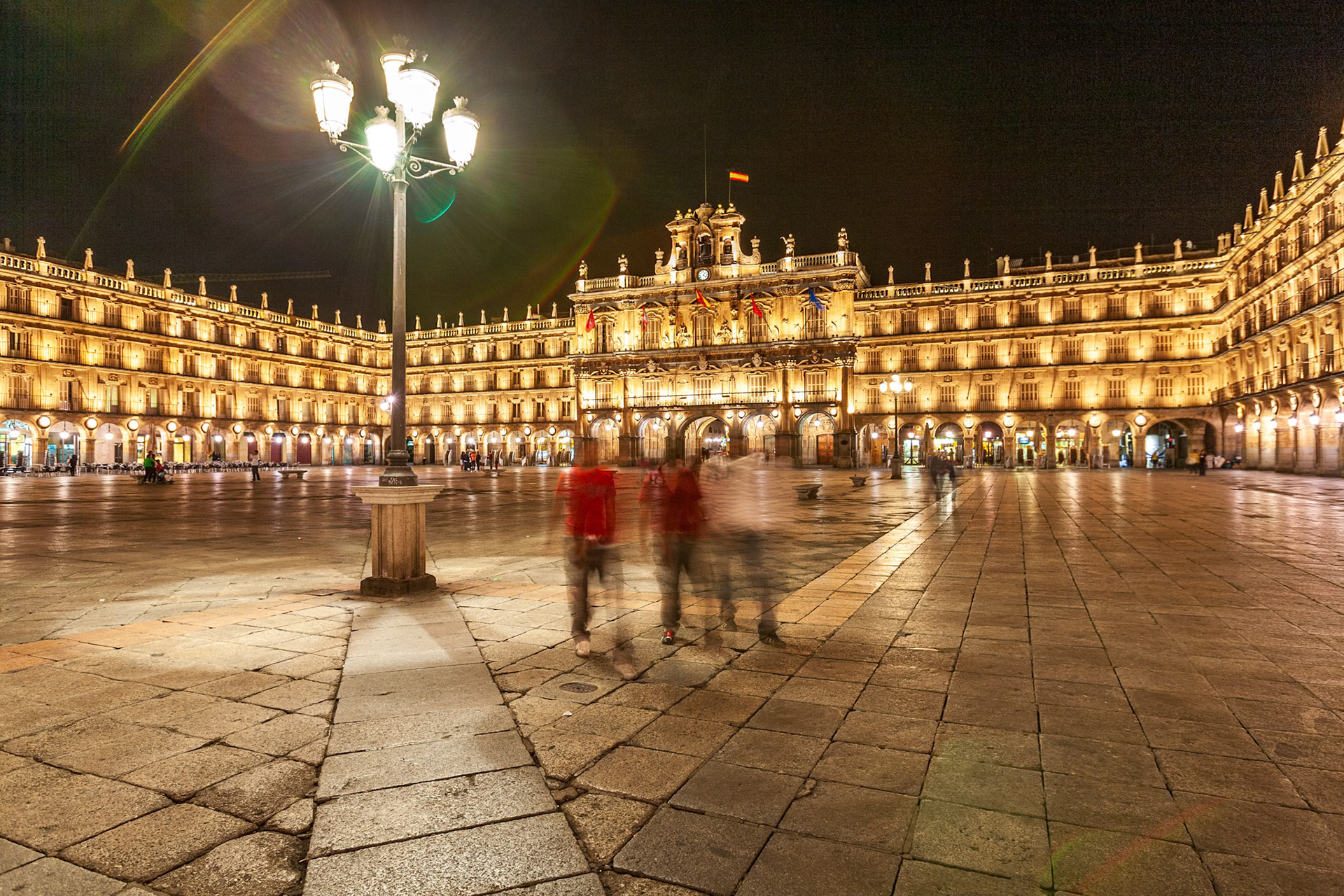 Night scene showcasing Plaza Mayor in Salamanca, Spain, featuring vibrant lighting and elegance.