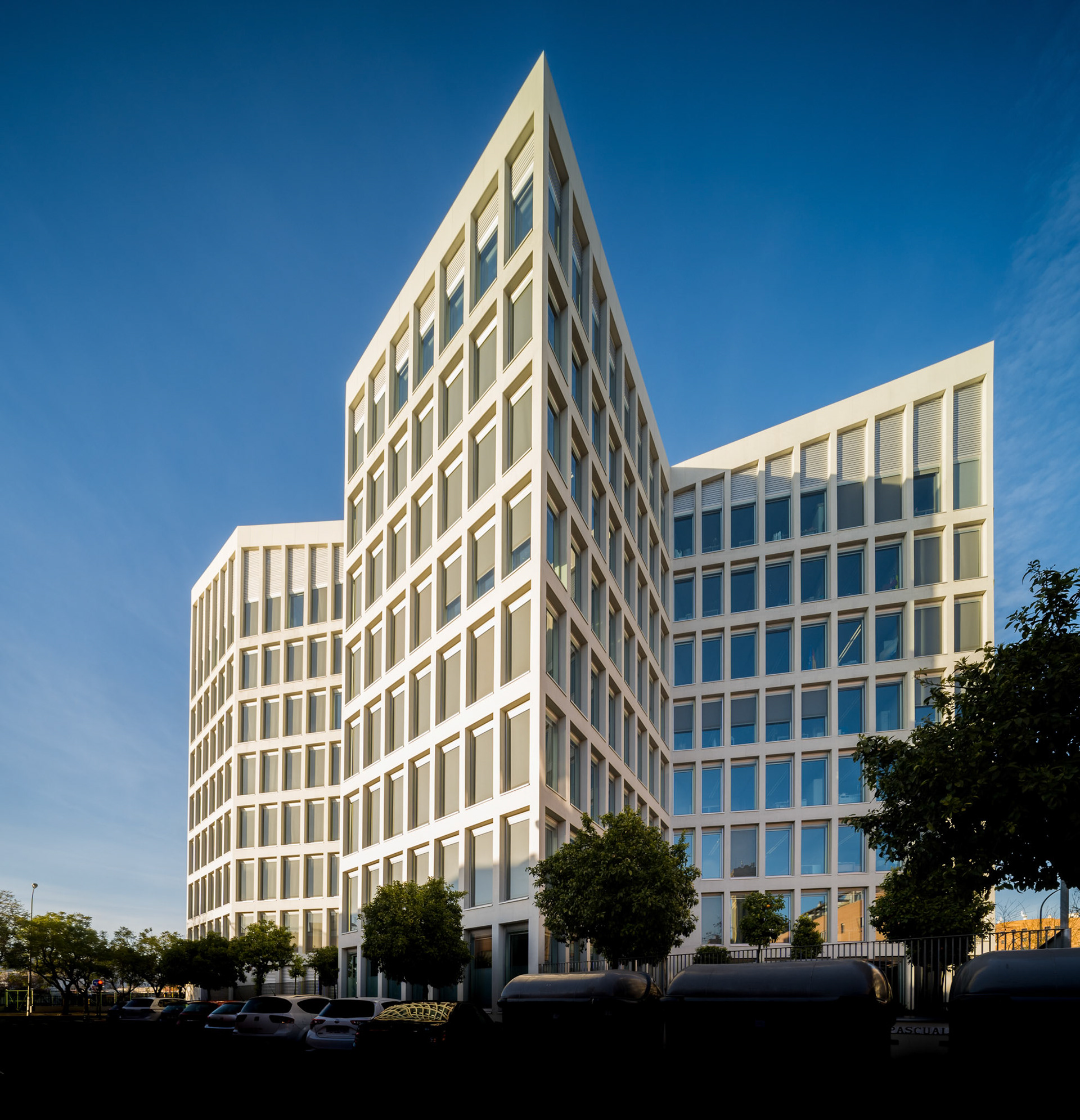 Picasso Building, by Cruz y Ortiz architects, Seville, Spain