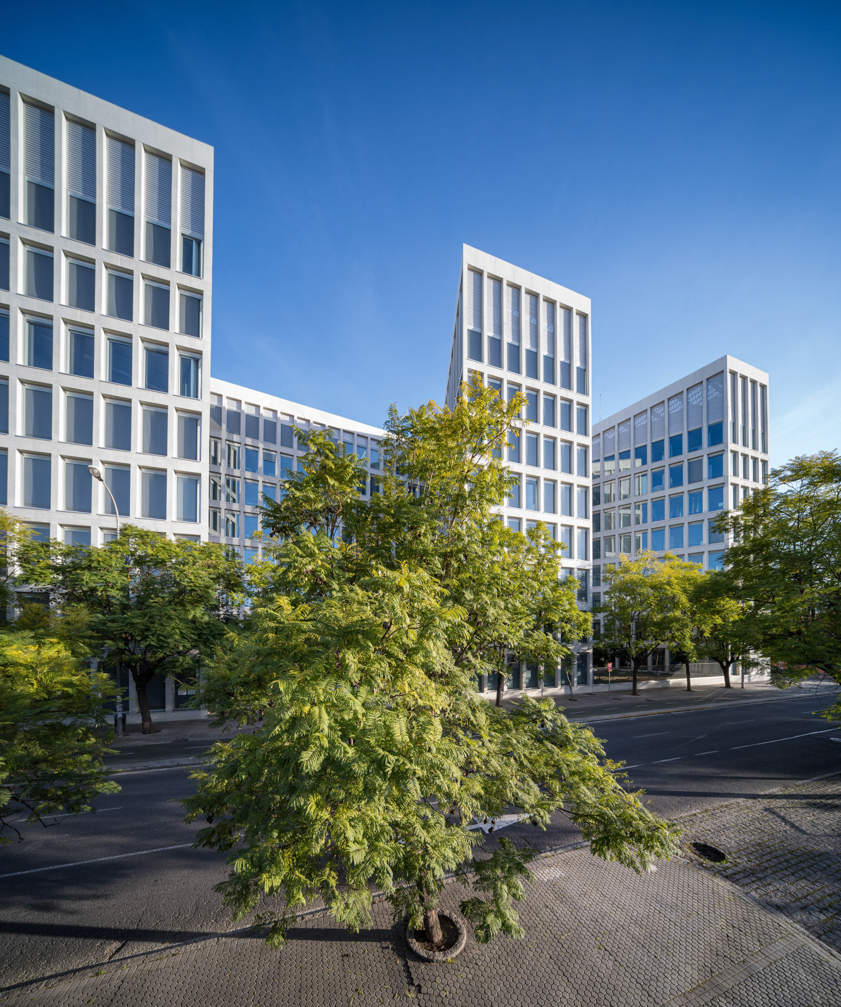 Picasso Building, by Cruz y Ortiz architects, Seville, Spain