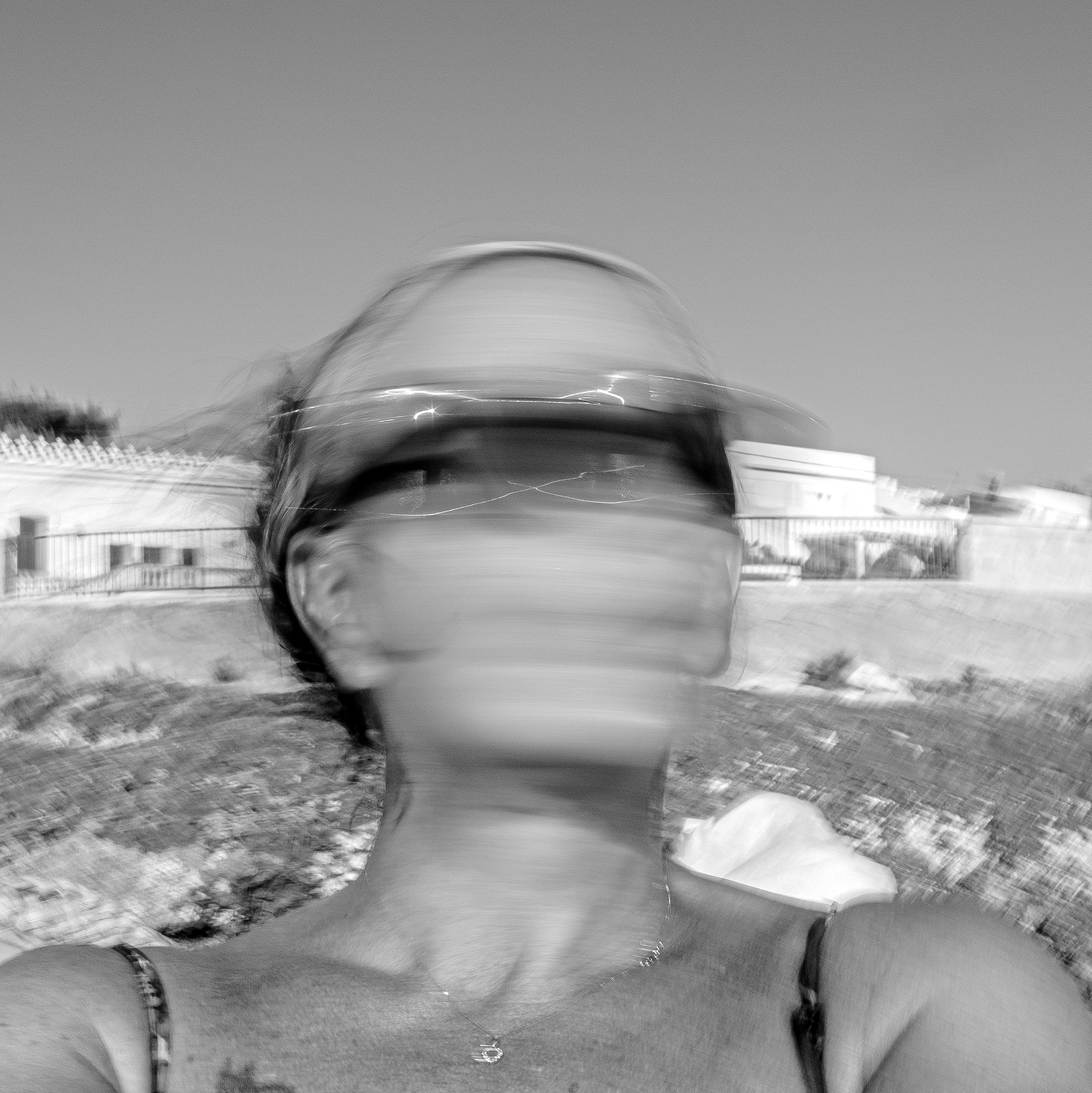 Rallentare Rallentare ... byMe Rallentare significa cominciare a meditare sul tempo che viviamo, anziché essere perennemente concentrati sulle cose con cui vorremmo riempire questo tempo. Vuol dire spendere intenzionalmente il tempo che ci rimane, che è poi l'unico tempo a nostra disposizione.