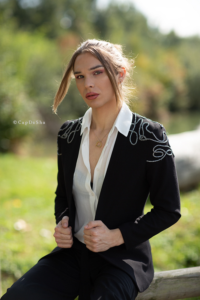 Ritratto Moda Book Modella 3/4