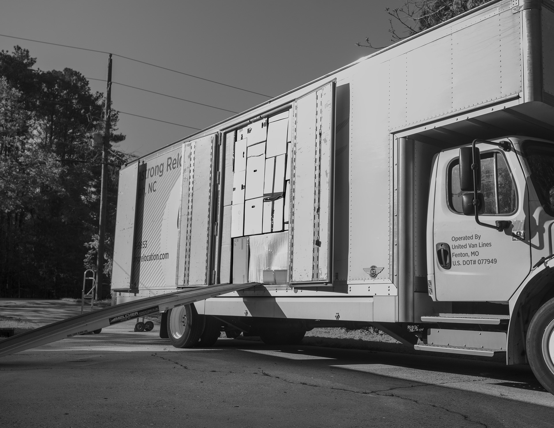 The track full of boxes depends on what is carried. Double-wall, single wall, wooden, and small or big. We've been waiting 3 months since they were loaded from Amsterdam to the USA. It's a strange feeling all living memories fit in boxes. Likely I feel I'm a turtle who carried her house on her back. These cardboard boxes can be compostable which is made me relief.