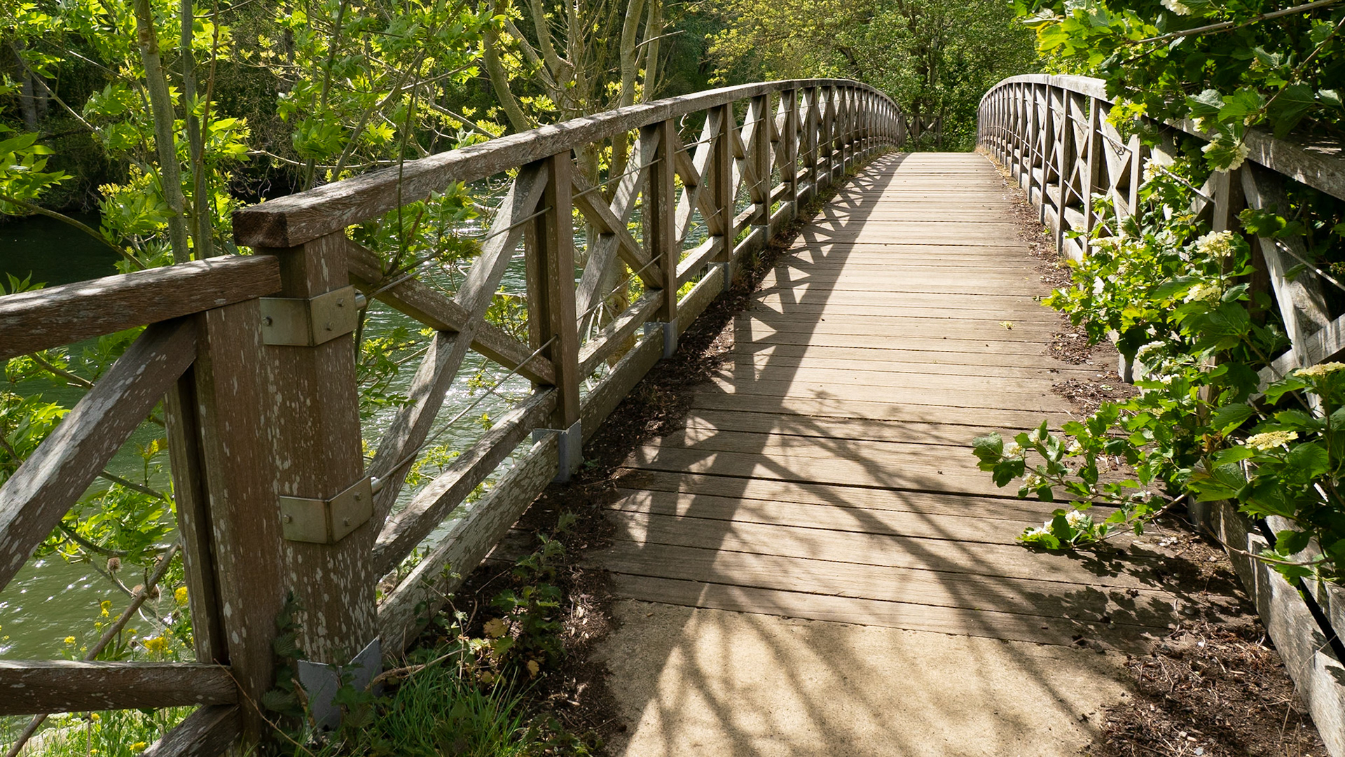 Bridge by the Thames / Thame confluence