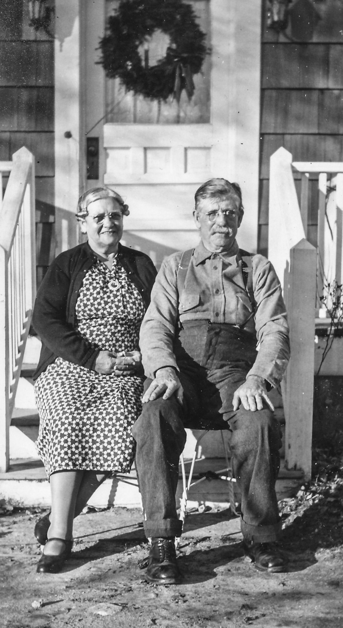 New Years Day 1941 Polly (Nana Hill's sister) near Niagra USA "Dear Aunt Lizzie here's a snapshot of Mom and Pap"