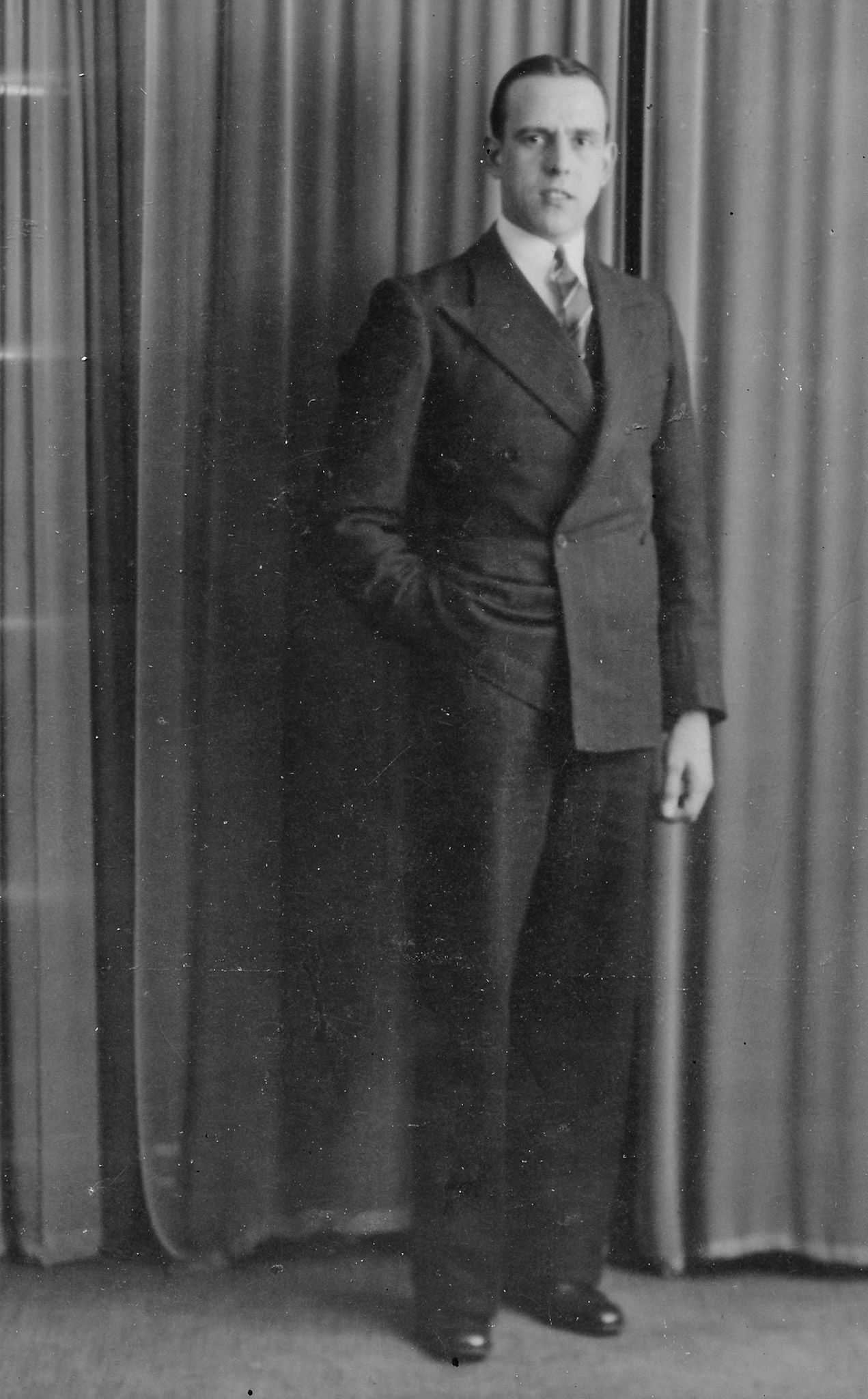 "2 Apr 1938"  Frank Hill  20 years old