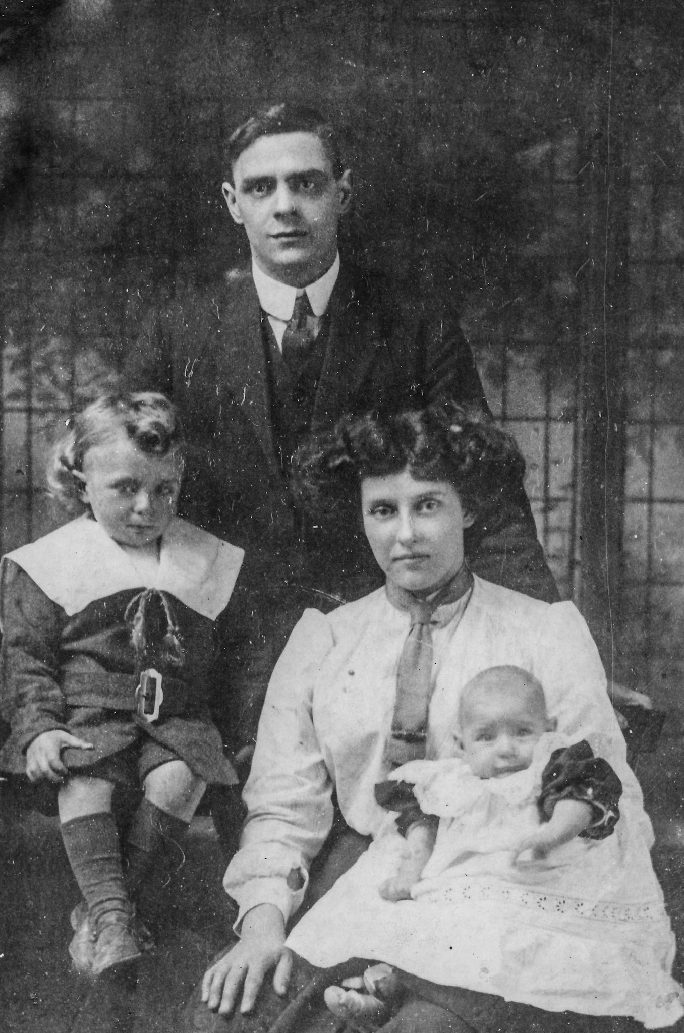 1913 John Hill, Matthew Thompson Hill, Nana Hill, George Hill - George died 18 months old