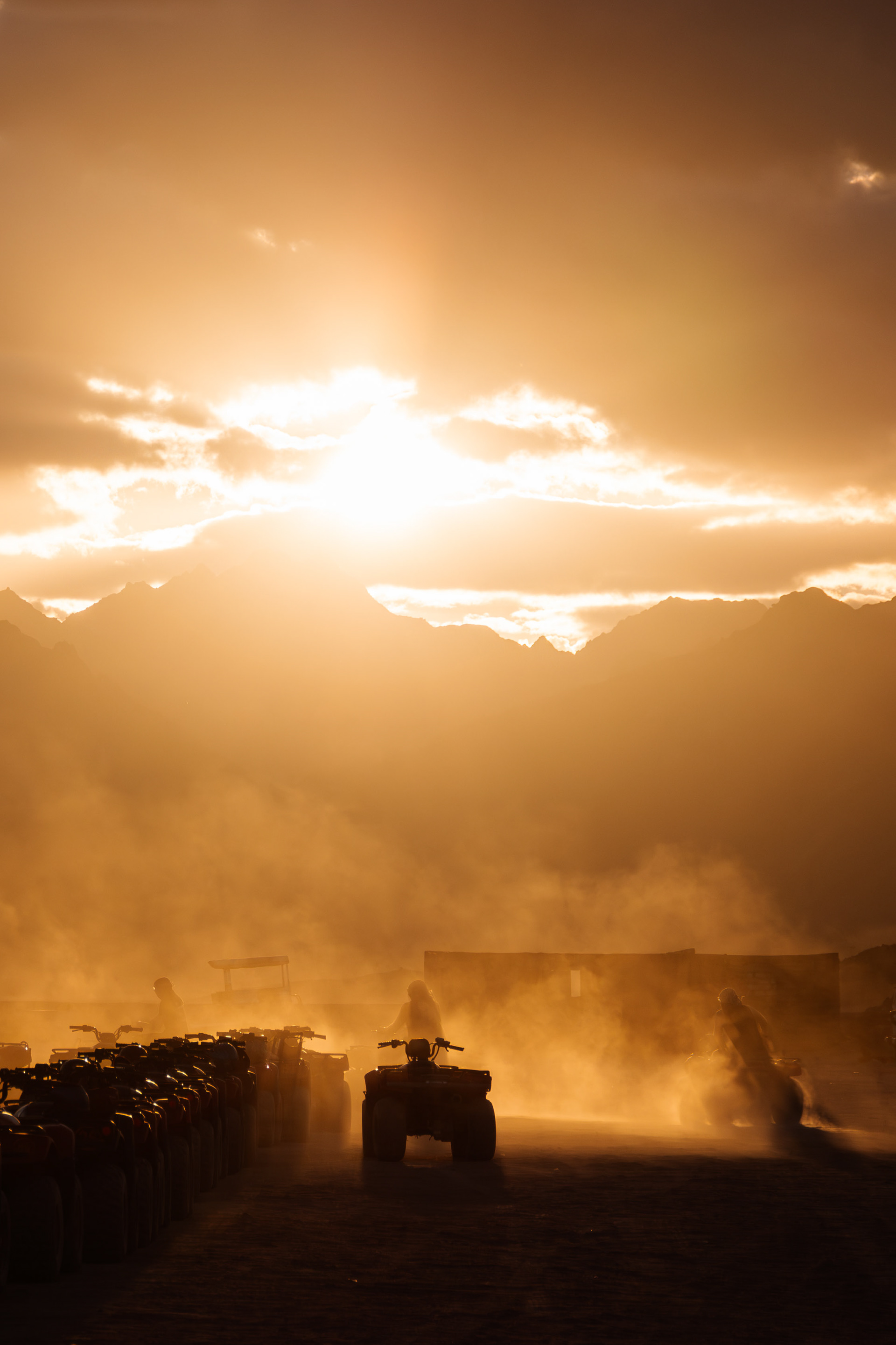 Quads im goldenen Licht