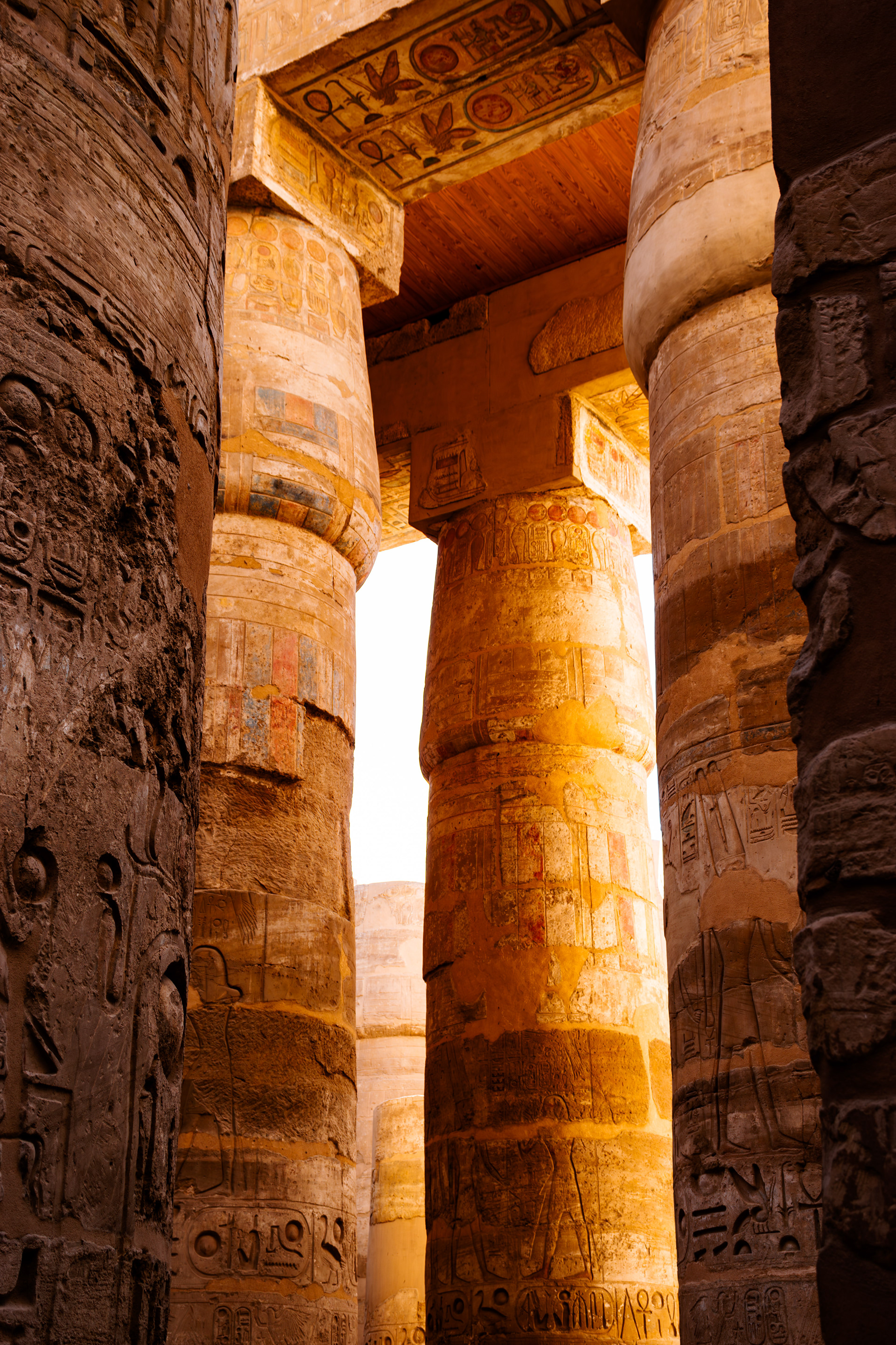 Säulenhalle im Gegenlicht