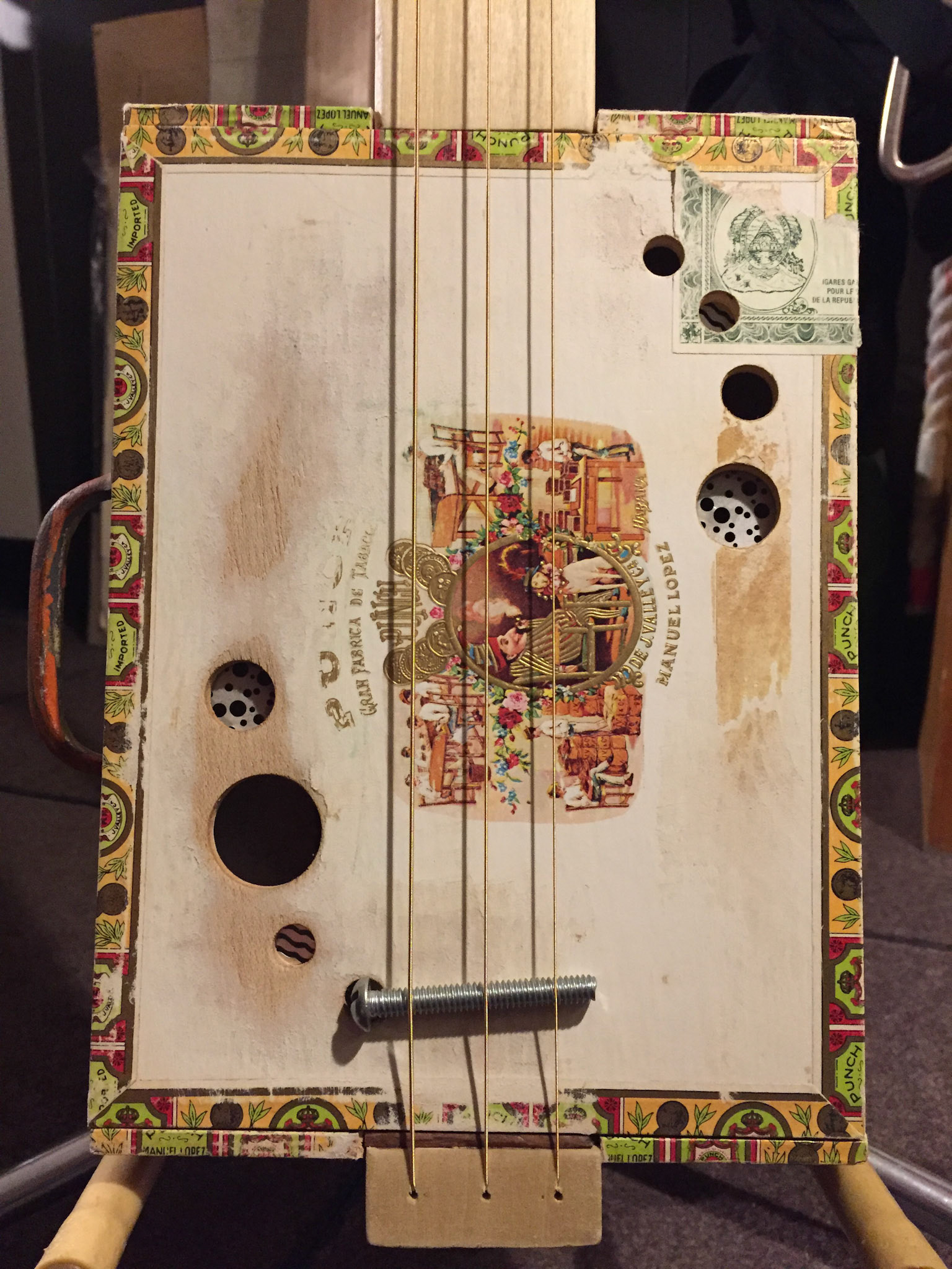 cigar box guitar