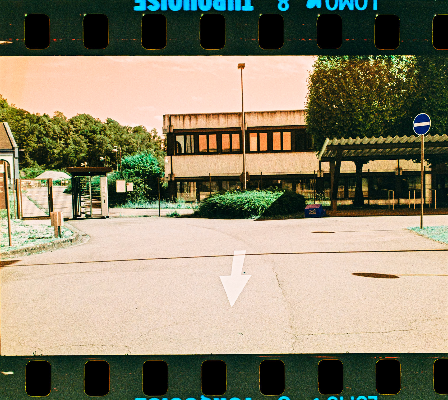 Rollei 35 S, Sonnar 2.8 / 40 mm Lomo Turquoise ISO 100-400, Film was exposed at 400 ISO, Negativ self-developed with Adox C-41 Kit, Negative photographed with Pentax KP + SMC Macro Limited 28 mmEnsdorf, Saarland, Saarbrücken, Germany, Europe - Grube Duhamel