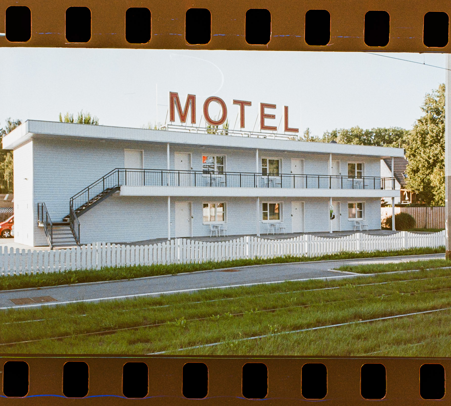 ANALOG Rollei 35 S ORWO WOLFEN NC500Rollei 35 S, Sonnar 2.8 / 40 mmORWO WOLFEN NC 500 ISO 400, Film was exposed at 400 ISO,Negativ self-developed with Adox C-41 Kit,Negative photographed with Pentax KP + SMC Macro Limited 28 mm