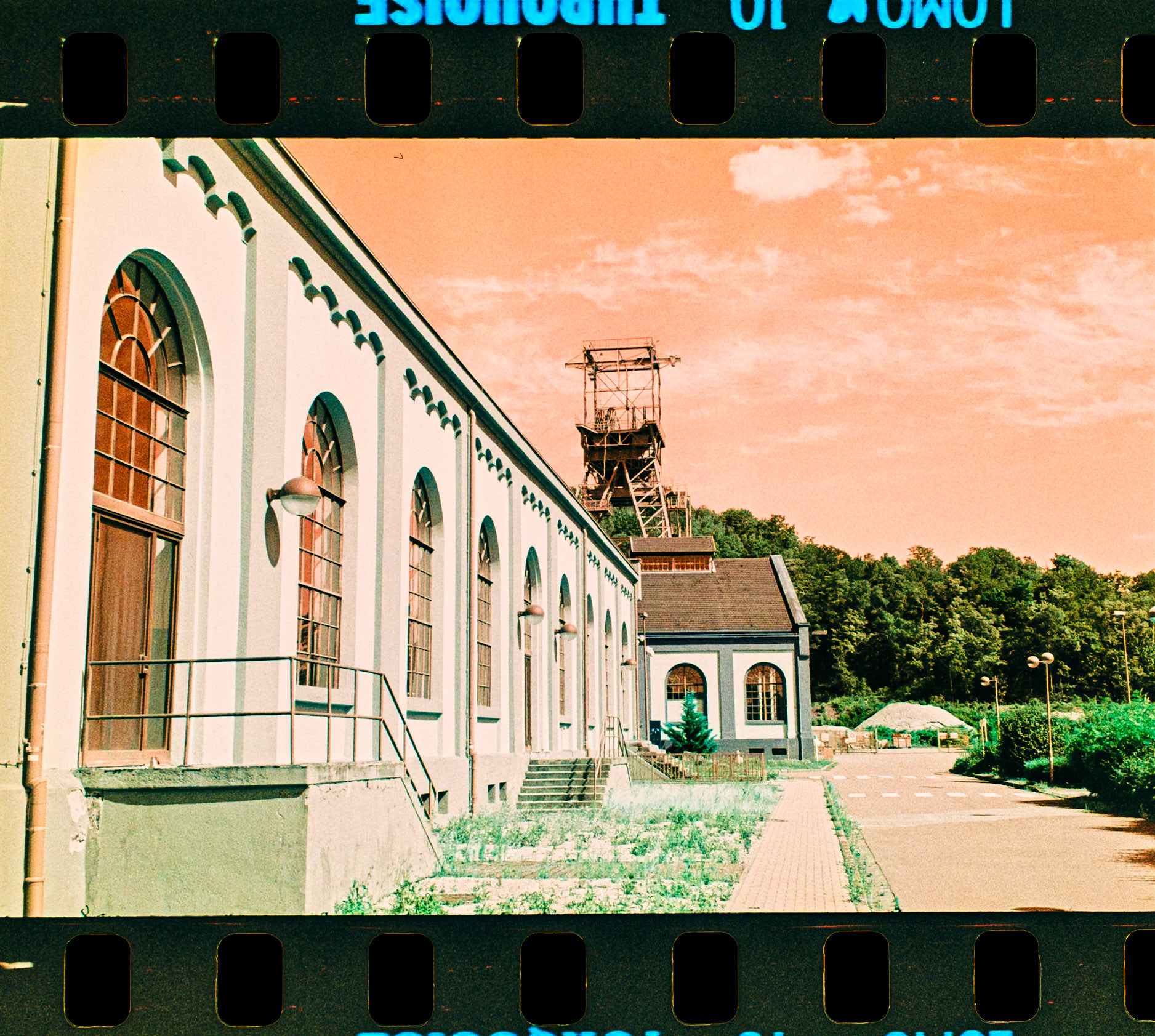 Rollei 35 S, Sonnar 2.8 / 40 mm Lomo Turquoise ISO 100-400, Film was exposed at 400 ISO, Negativ self-developed with Adox C-41 Kit, Negative photographed with Pentax KP + SMC Macro Limited 28 mmEnsdorf, Saarland, Saarbrücken, Germany, Europe - Grube Duhamel