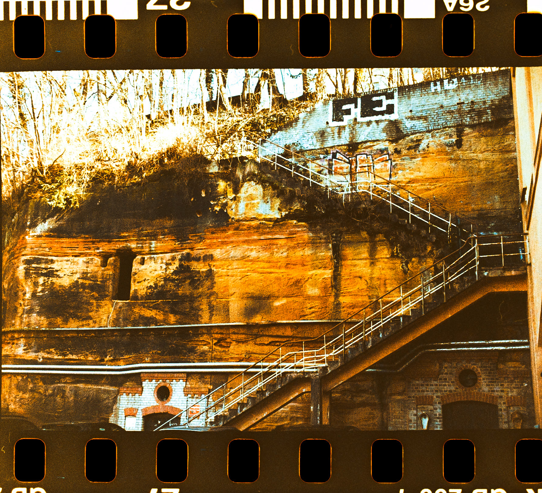 Rollei 35 LED 3,5 Triotar 40 mm,Harman Phoenix 200,Film was exposed at normal 400 ISO,Negativ self-developed with Adox C-41 Kit,Negative photographed with Pentax KP + SMC Macro Limited 28 mm 2.8,Saarbrücken Saarland Germany Europe