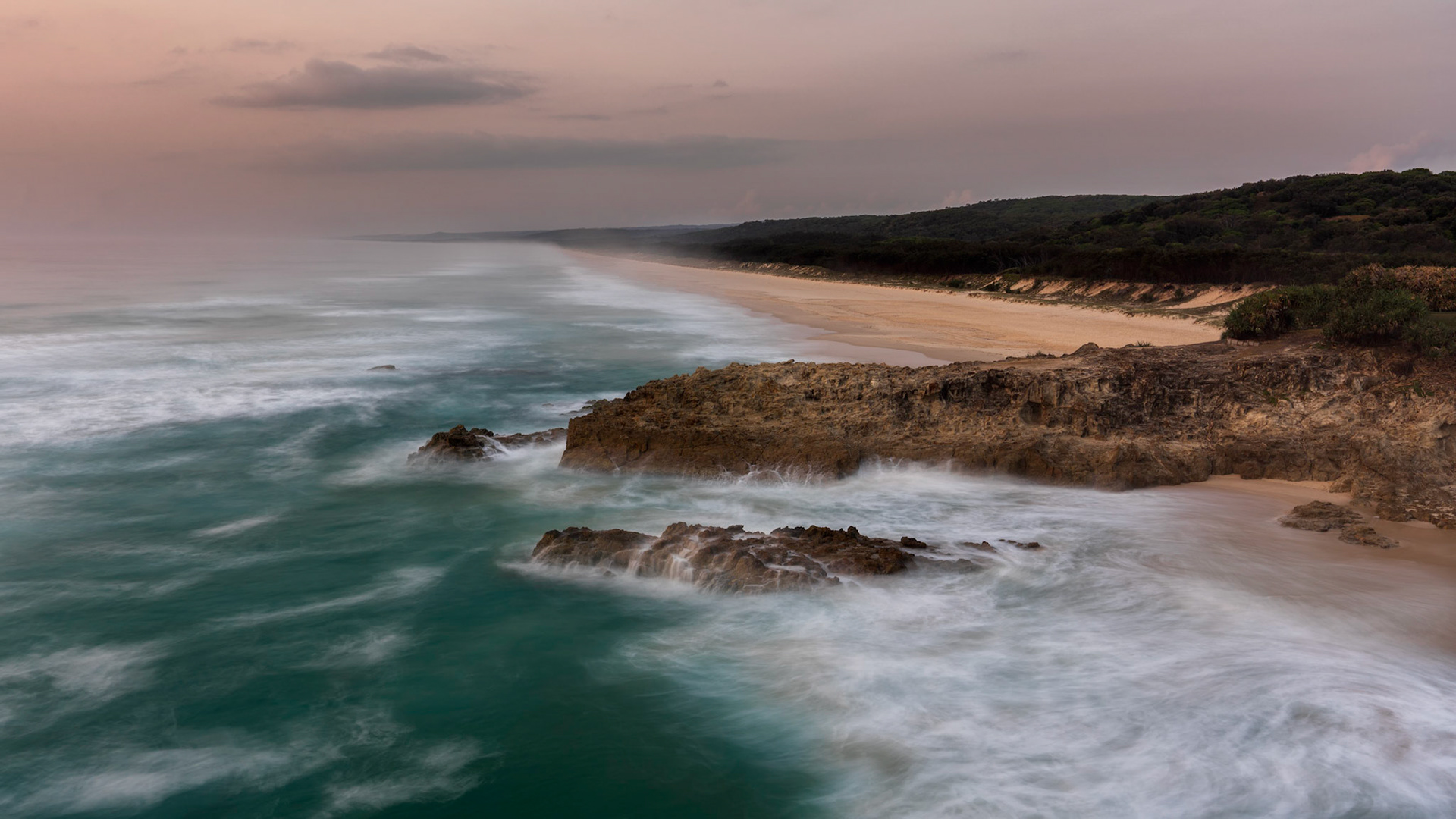 Long exposure shot at Point Lookout at North Stradbroke Island