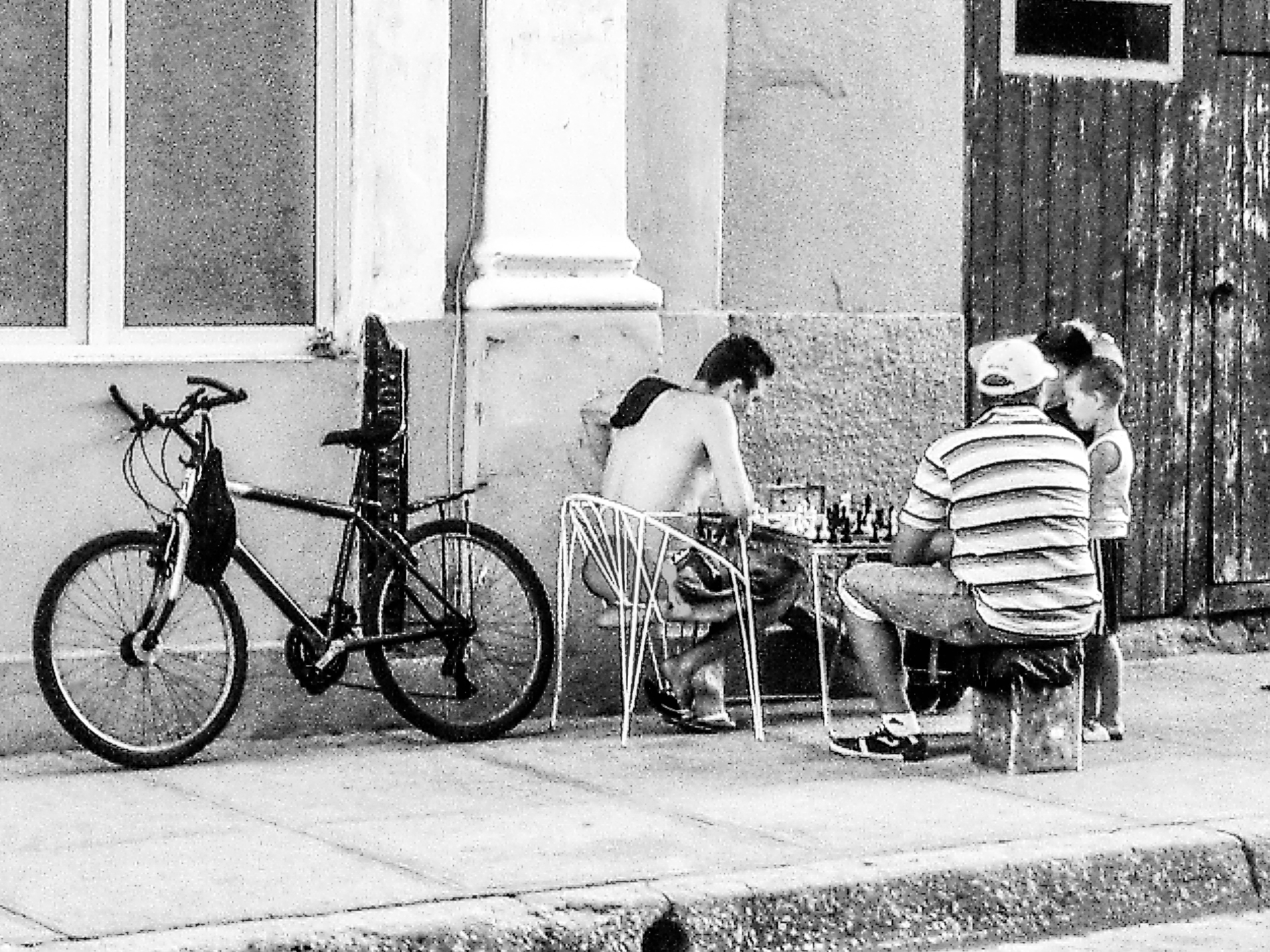 Just an afternoon of street chess.