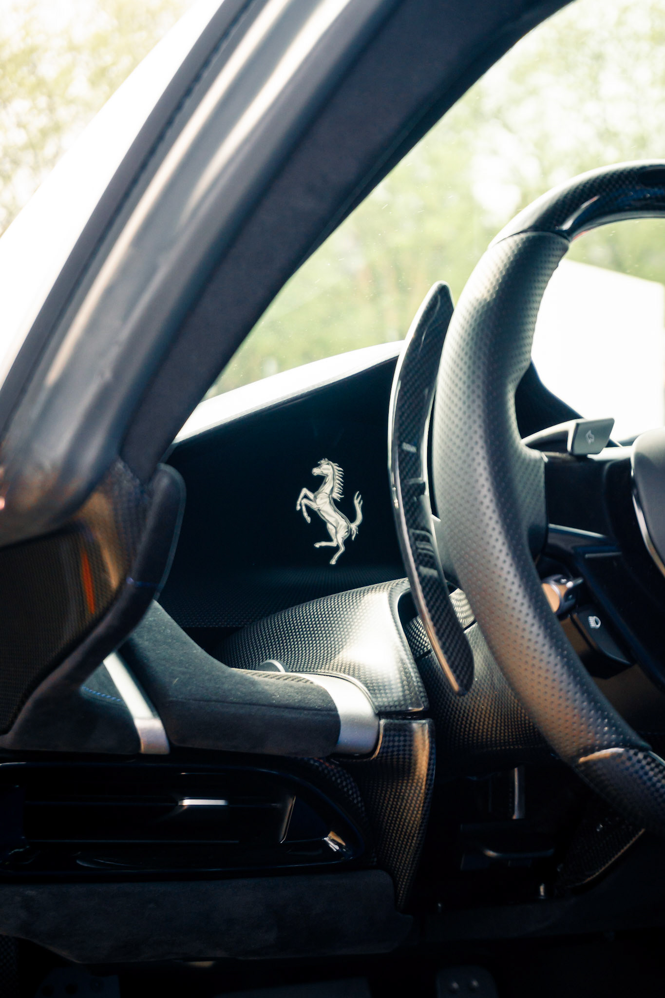 Carbon interior of the Daytona SP3