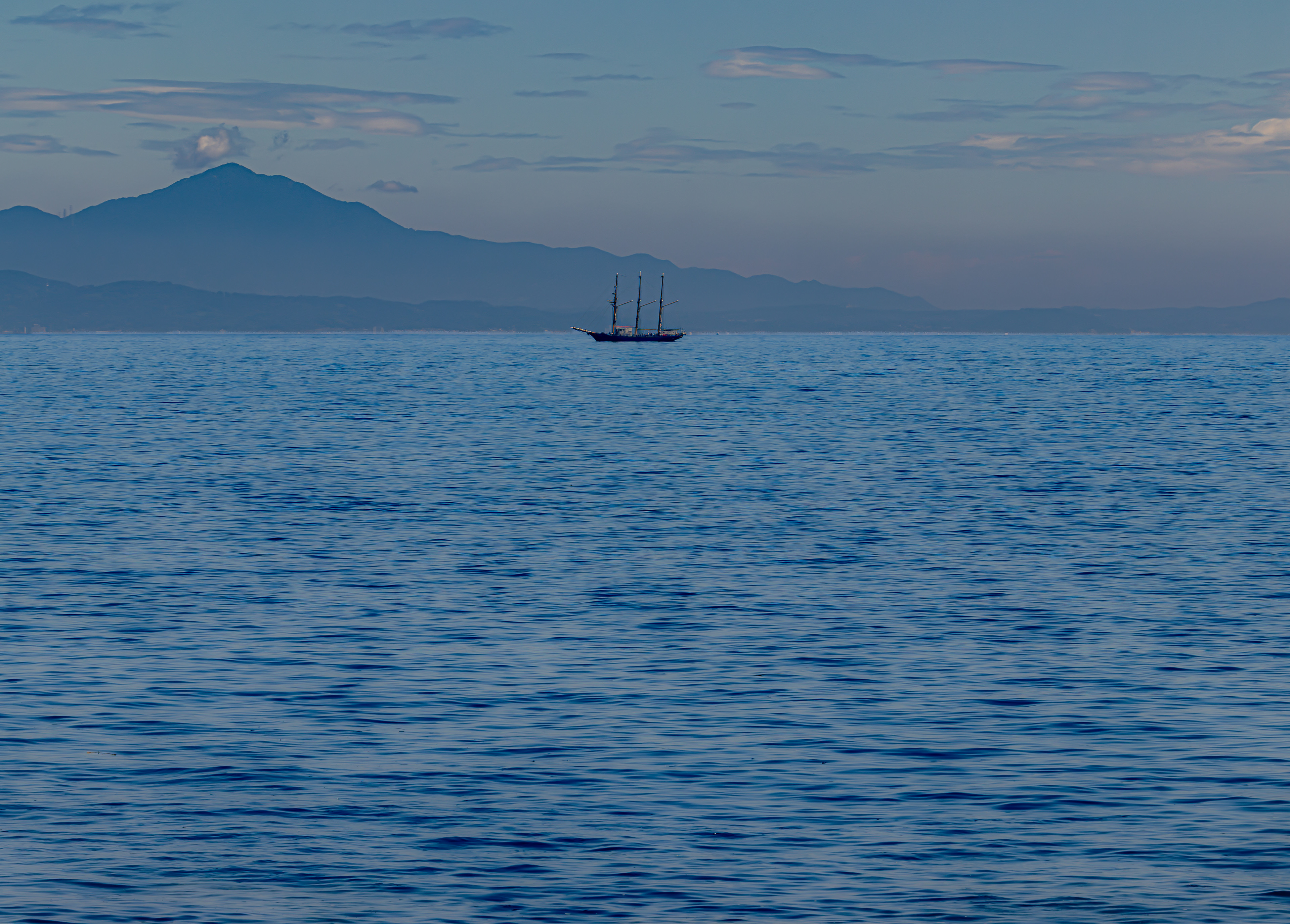 One lonely Boat on a big blue ocean - Kamsinkaneko [substack]