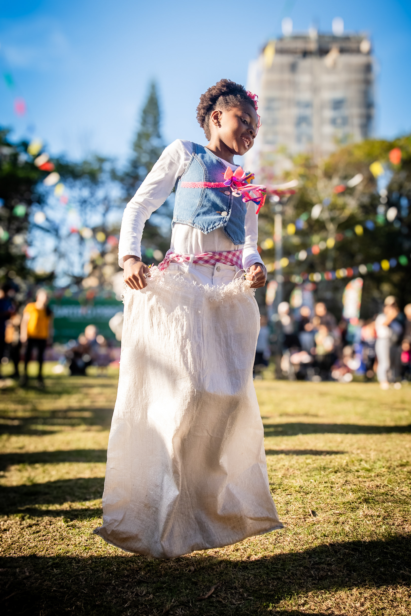 Fotografia de cobertura de evento, com iluminação natural e estética documental.
