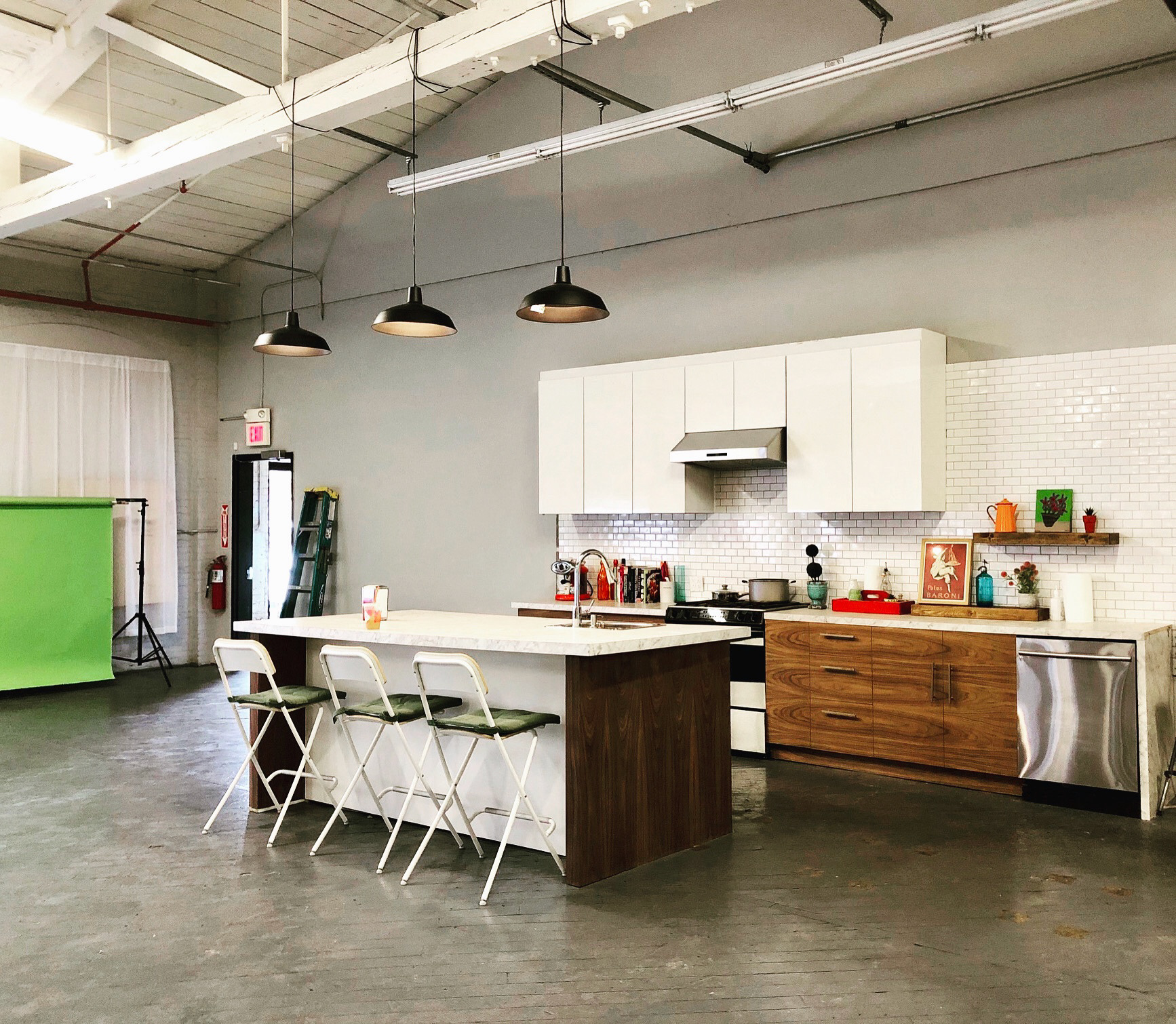 Island & cabinets can be moved