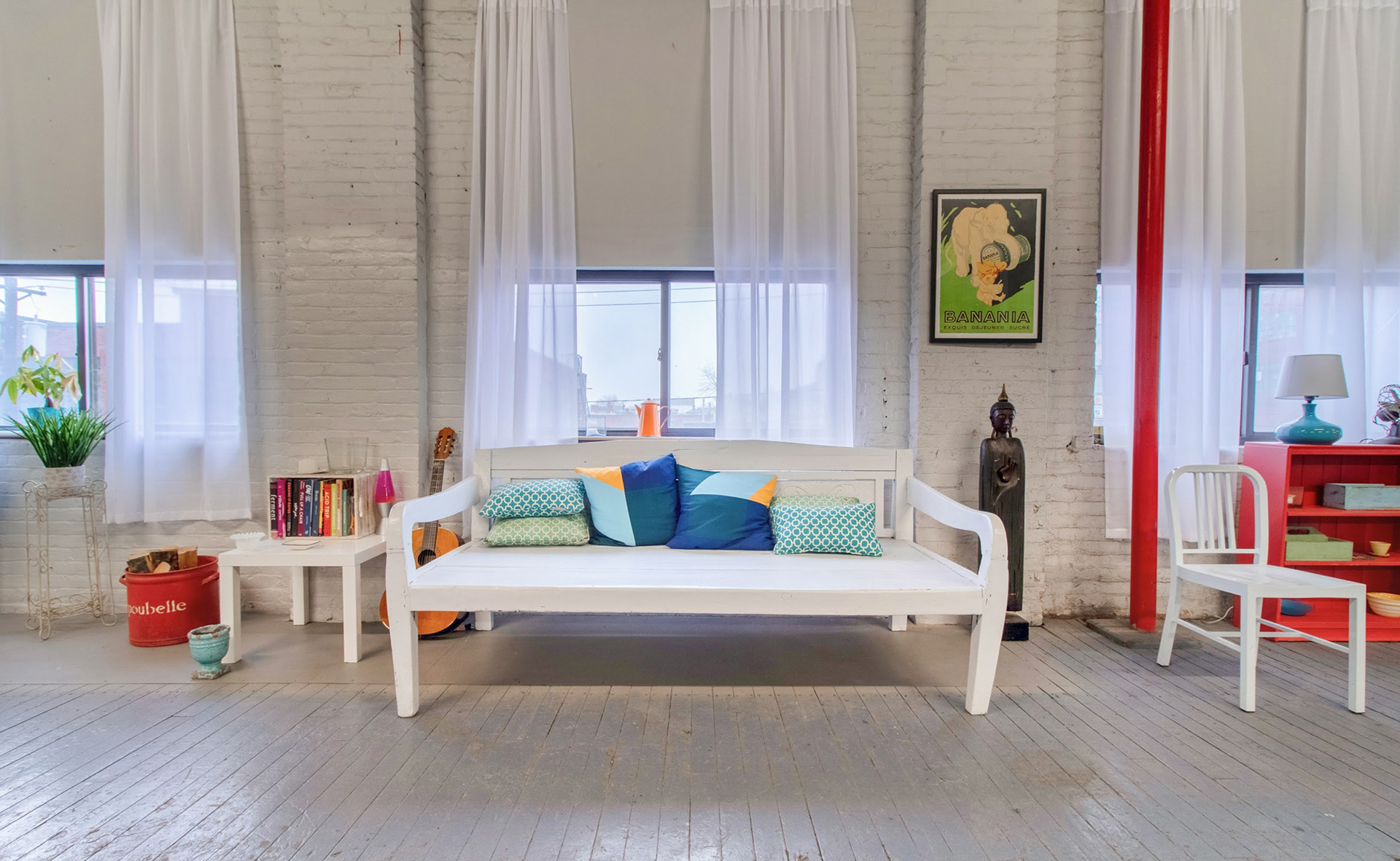 Tons of furniture & props