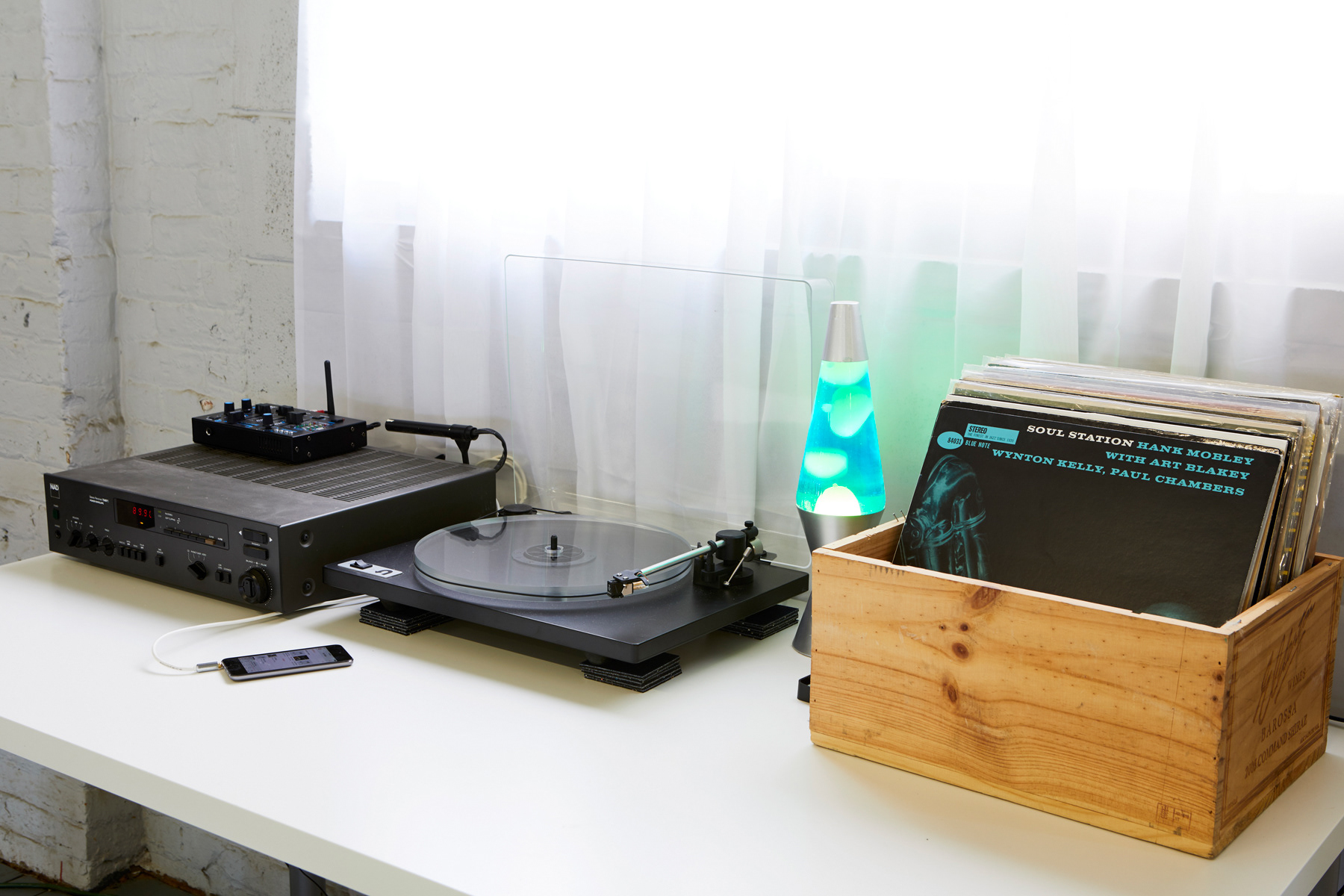 High-quality sound system with Apple Music